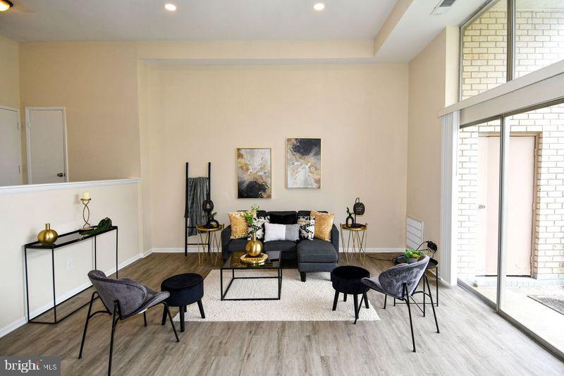 5572 BURNSIDE DRIVE 5572-5