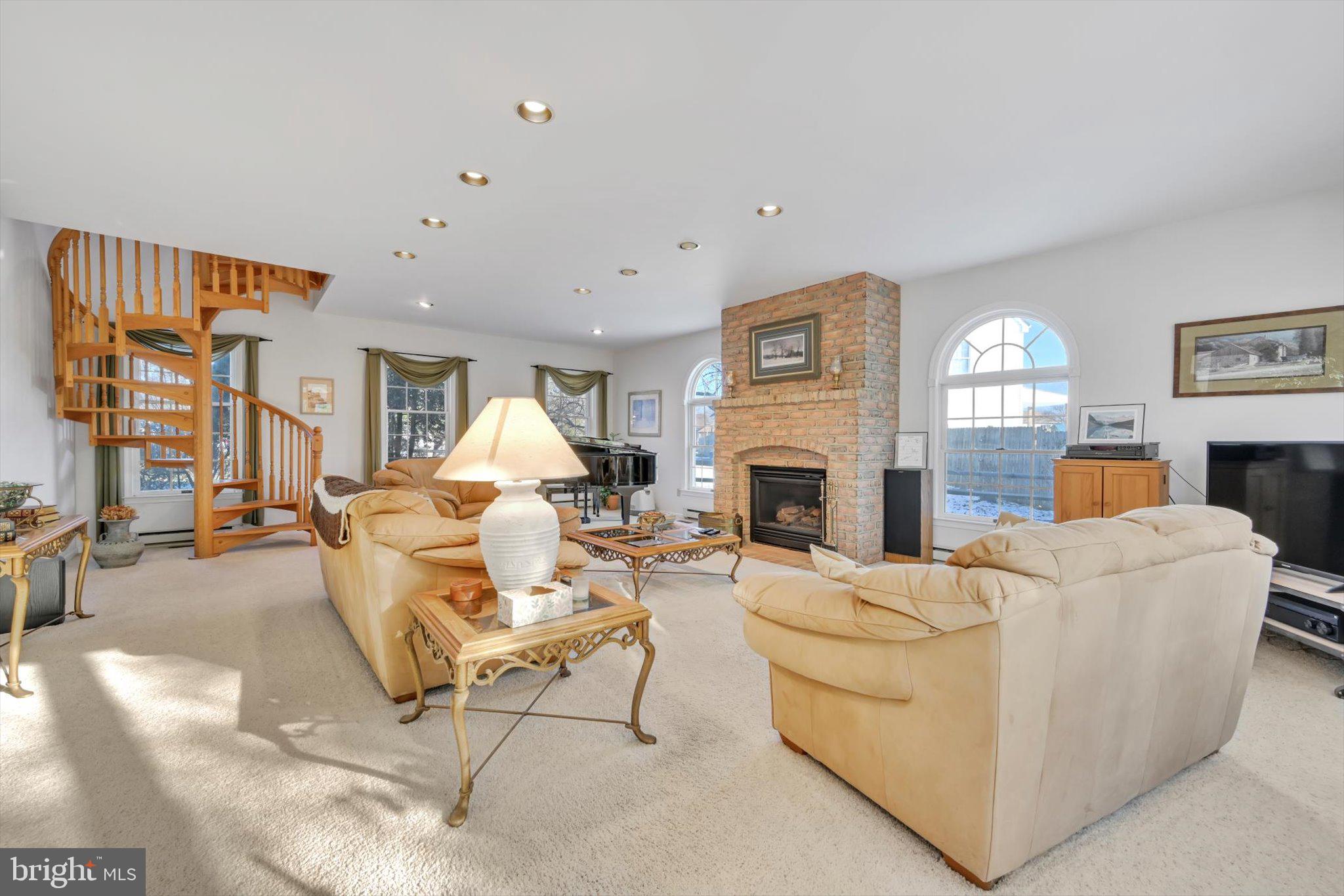 DEER RUN ESTATES - Residential