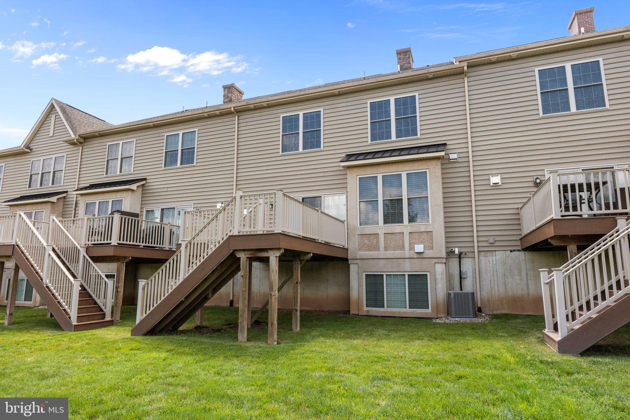 WALDEN SQUARE - Residential