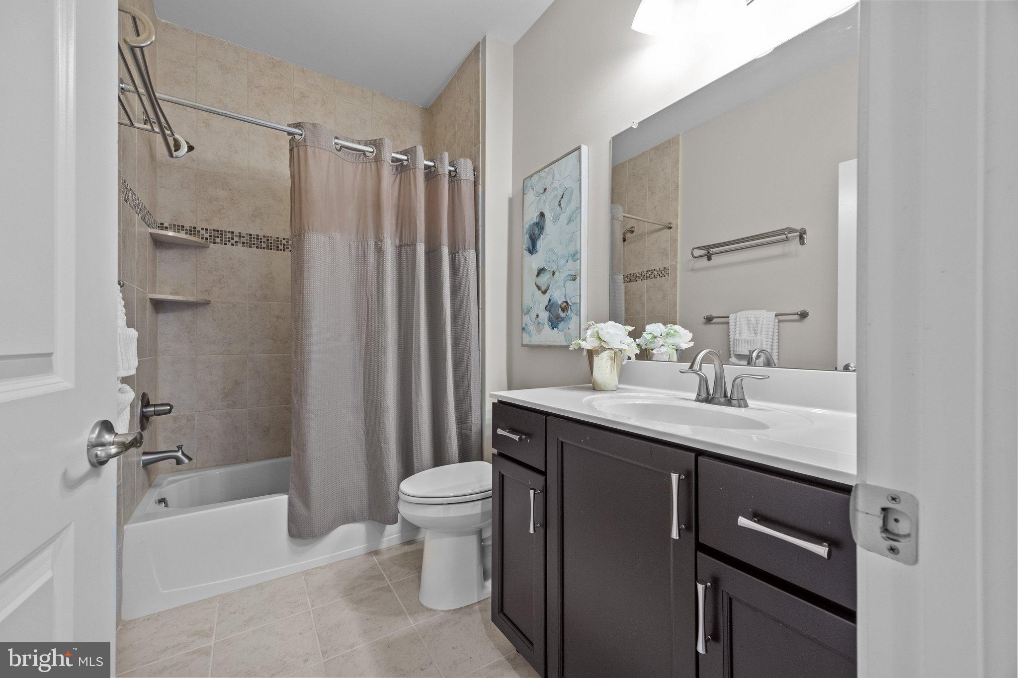 WALDEN SQUARE - Residential