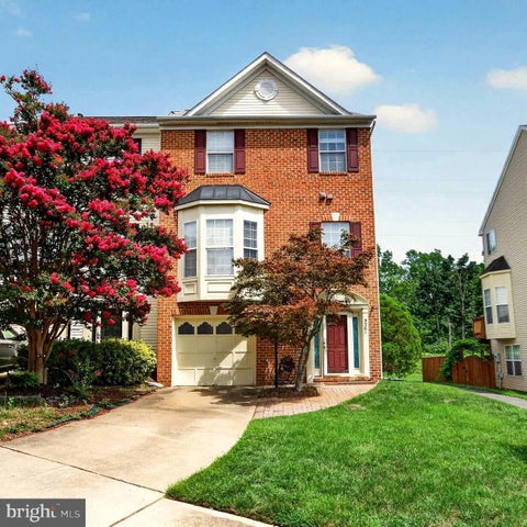 Photo of 5201 Ballycastle Circle, ALEXANDRIA, VA 22315 (MLS # VAFX2331298)