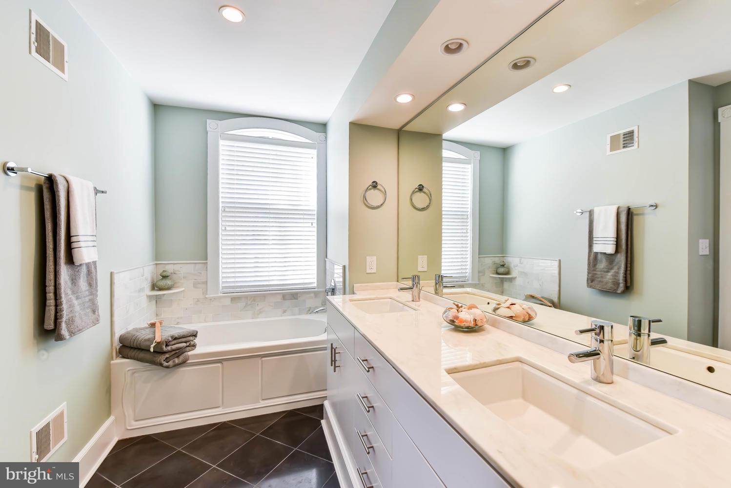 900 NORTH WASHINGTON STREET CONDOMINIUMS - Residential