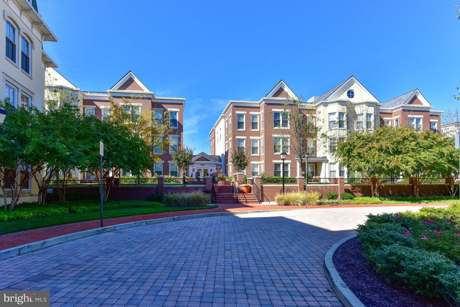 900 NORTH WASHINGTON STREET CONDOMINIUMS - Residential