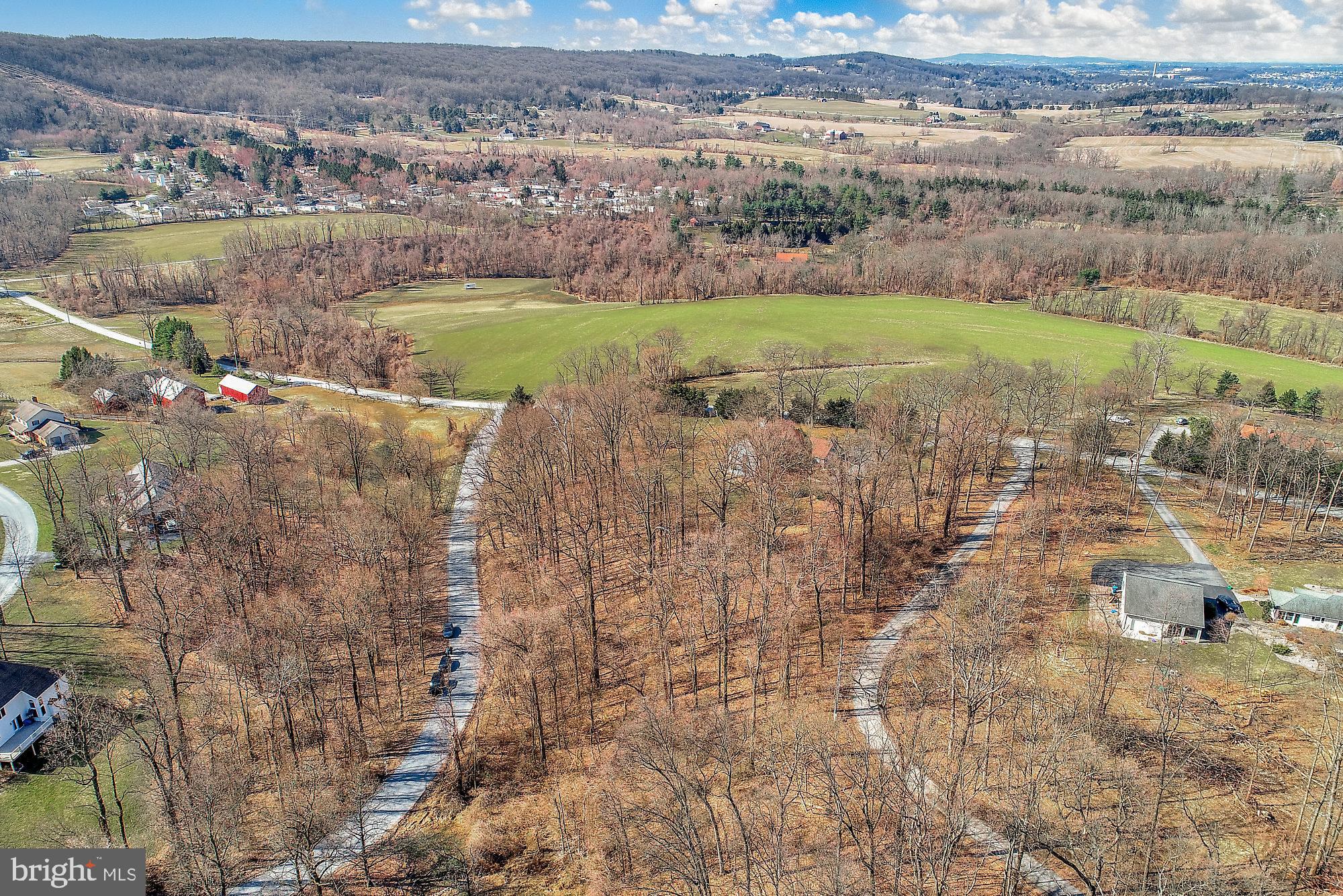 DEER HILL ESTATES - Land