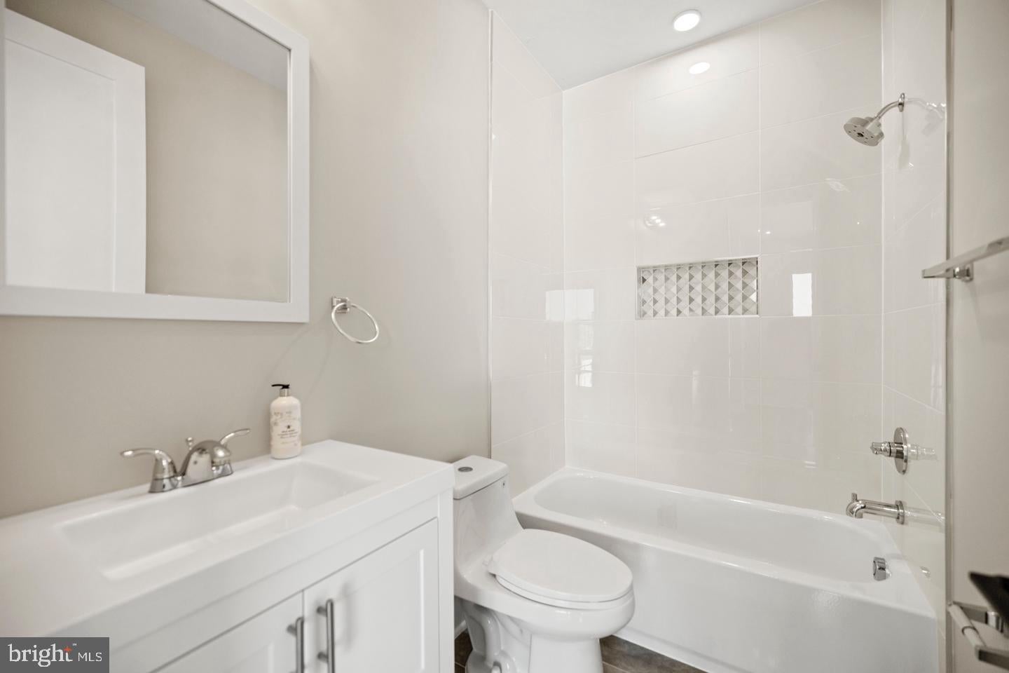 824 18TH STREET NE 302