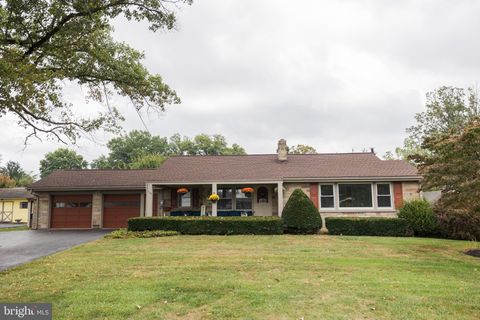 Photo of 590 E Jackson Street, NEW HOLLAND, PA 17557 (MLS # PALA2077188)