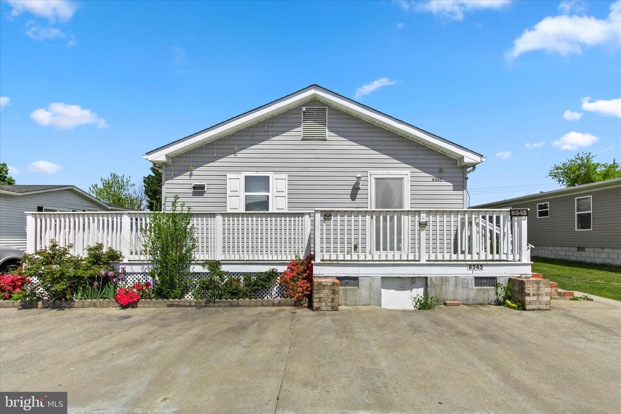 8545 GARDEN