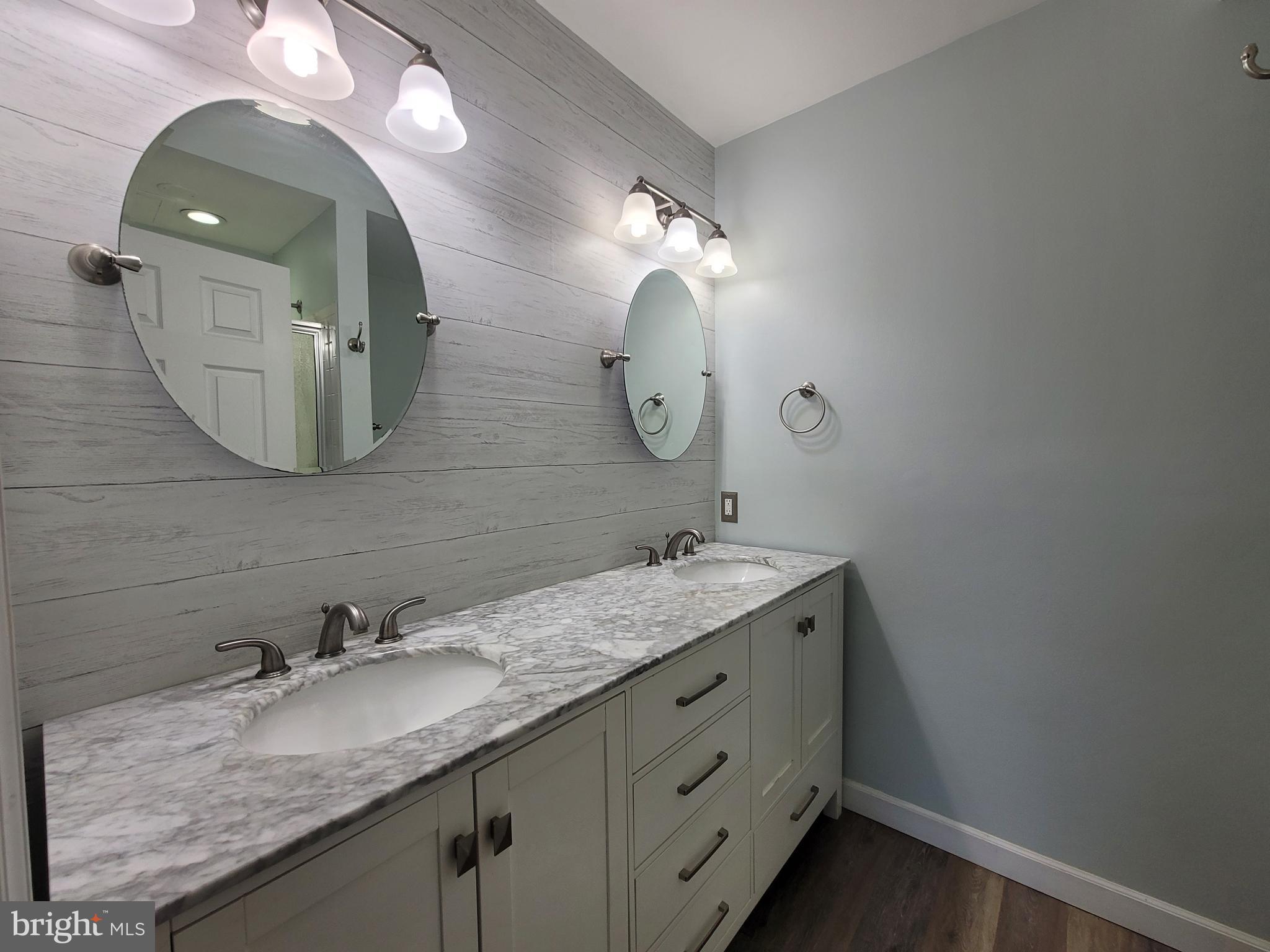 SHEPHERDS KNOLL GARDEN - Residential