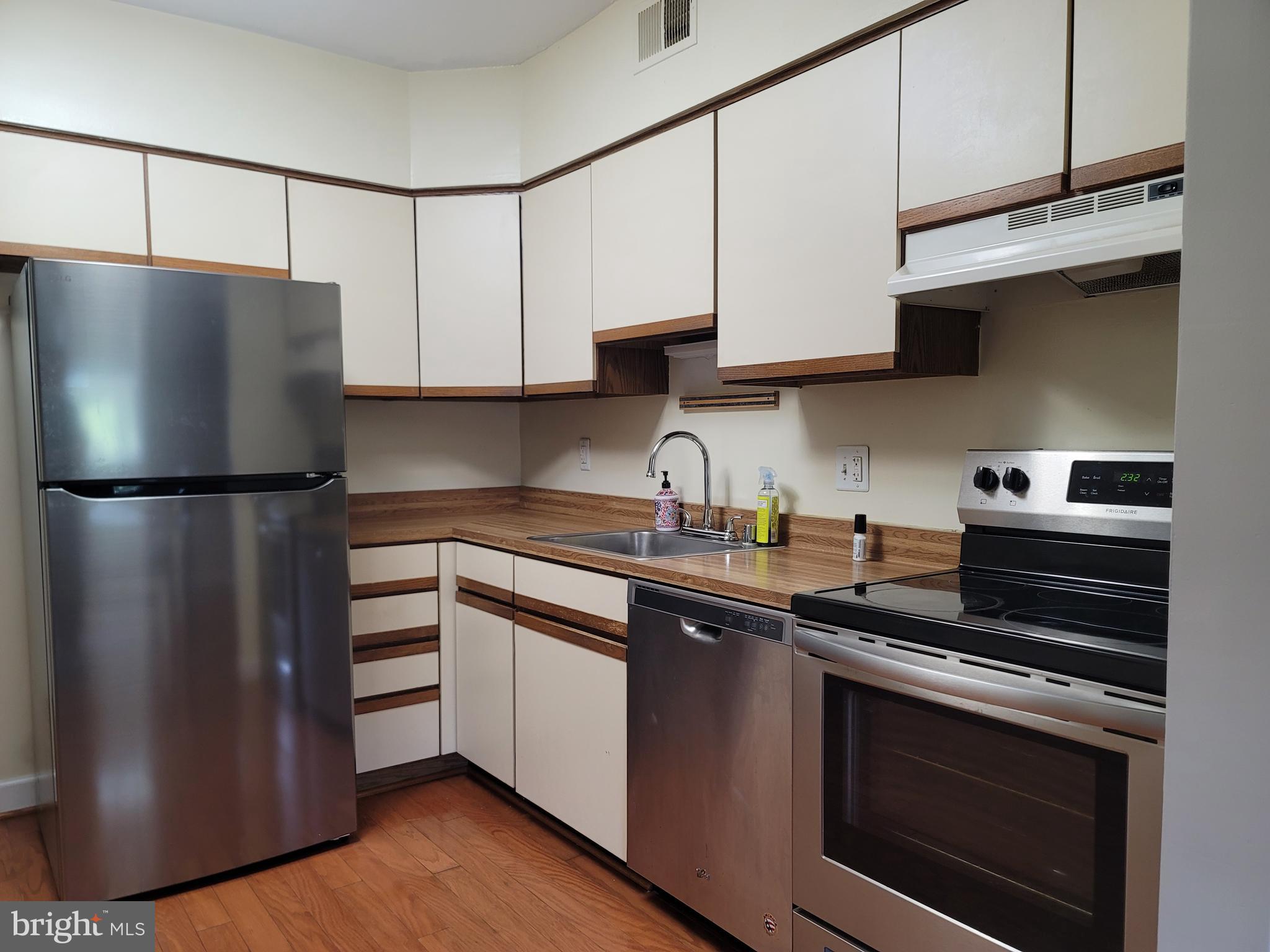 SHEPHERDS KNOLL GARDEN - Residential