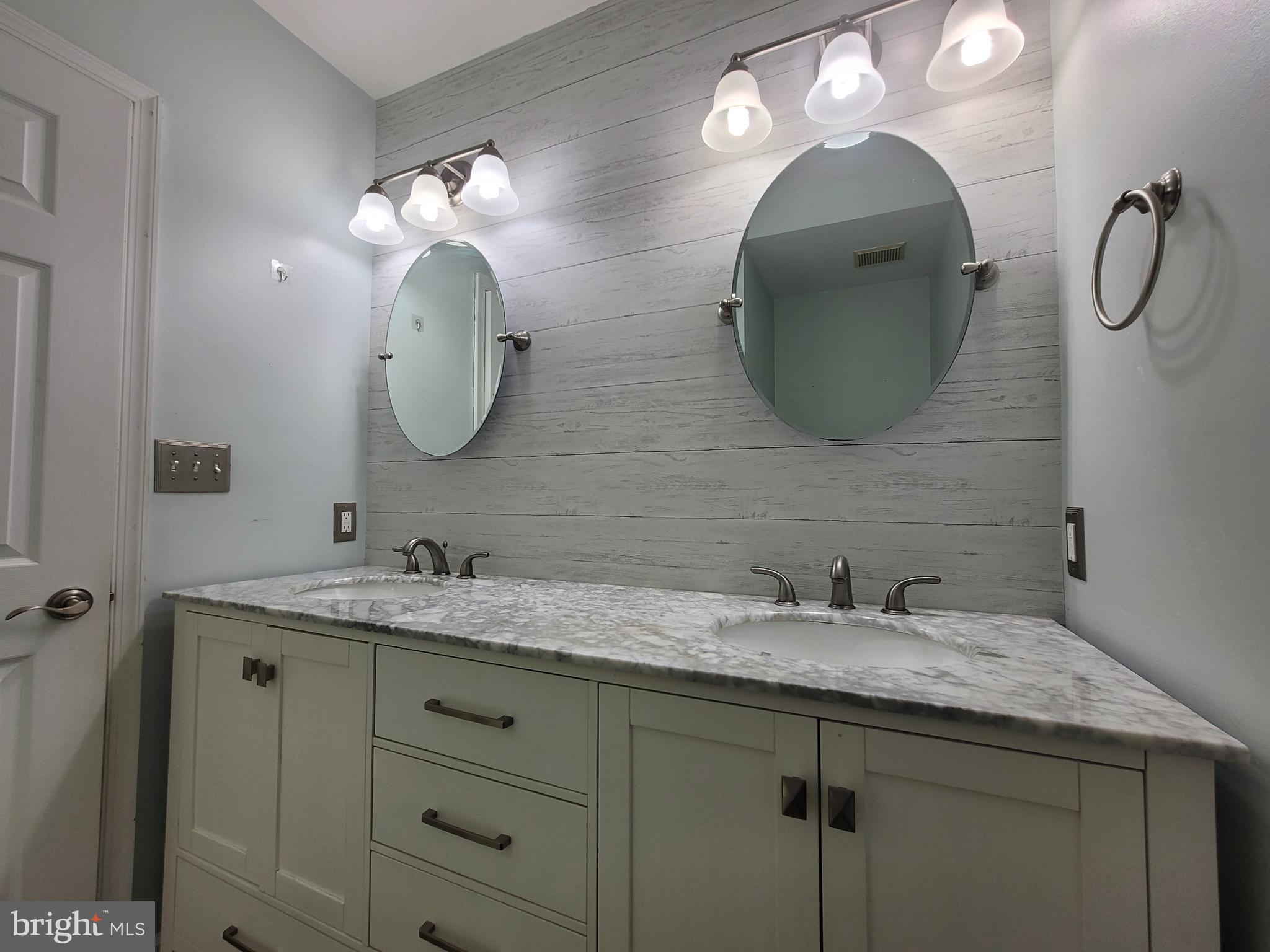 SHEPHERDS KNOLL GARDEN - Residential