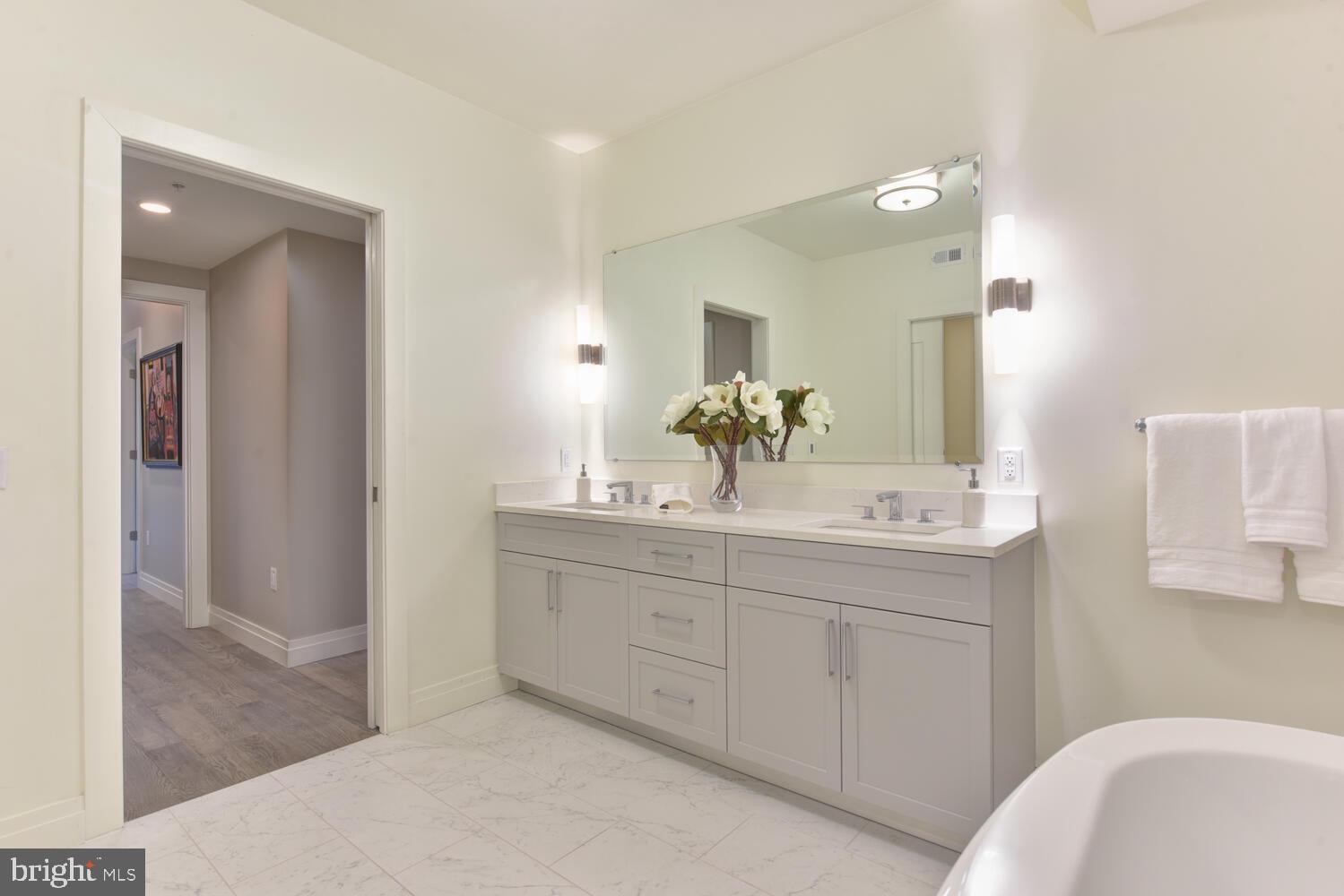 OLD TOWN ALEXANDRIA - Residential