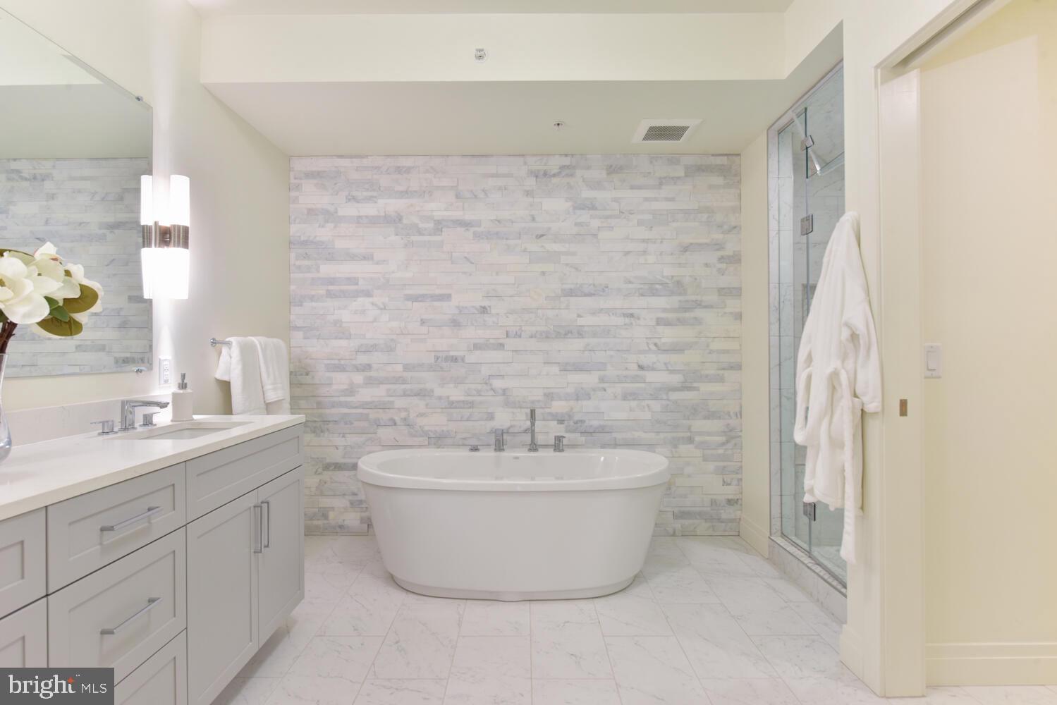 OLD TOWN ALEXANDRIA - Residential