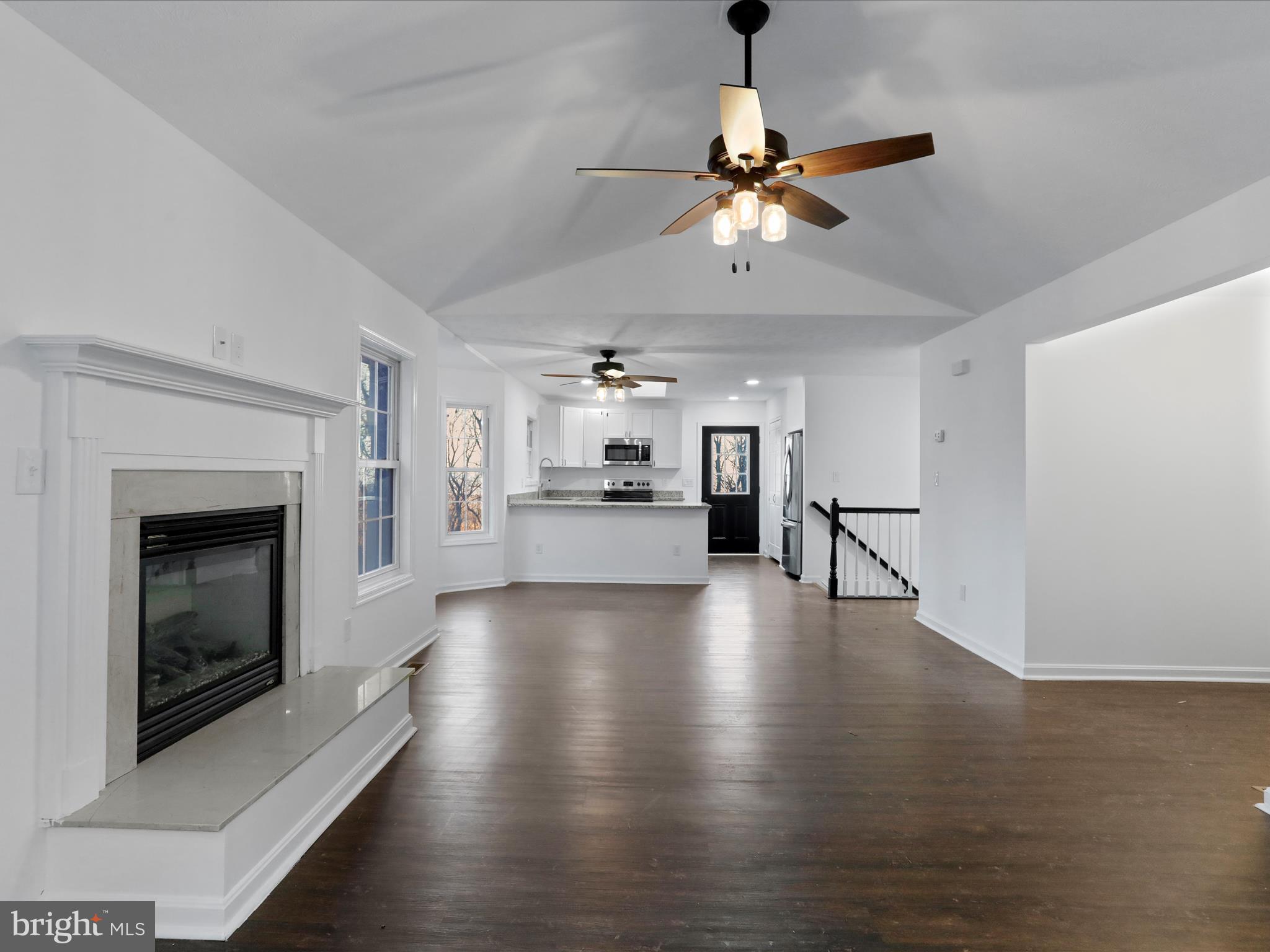 689 WINDY WAY