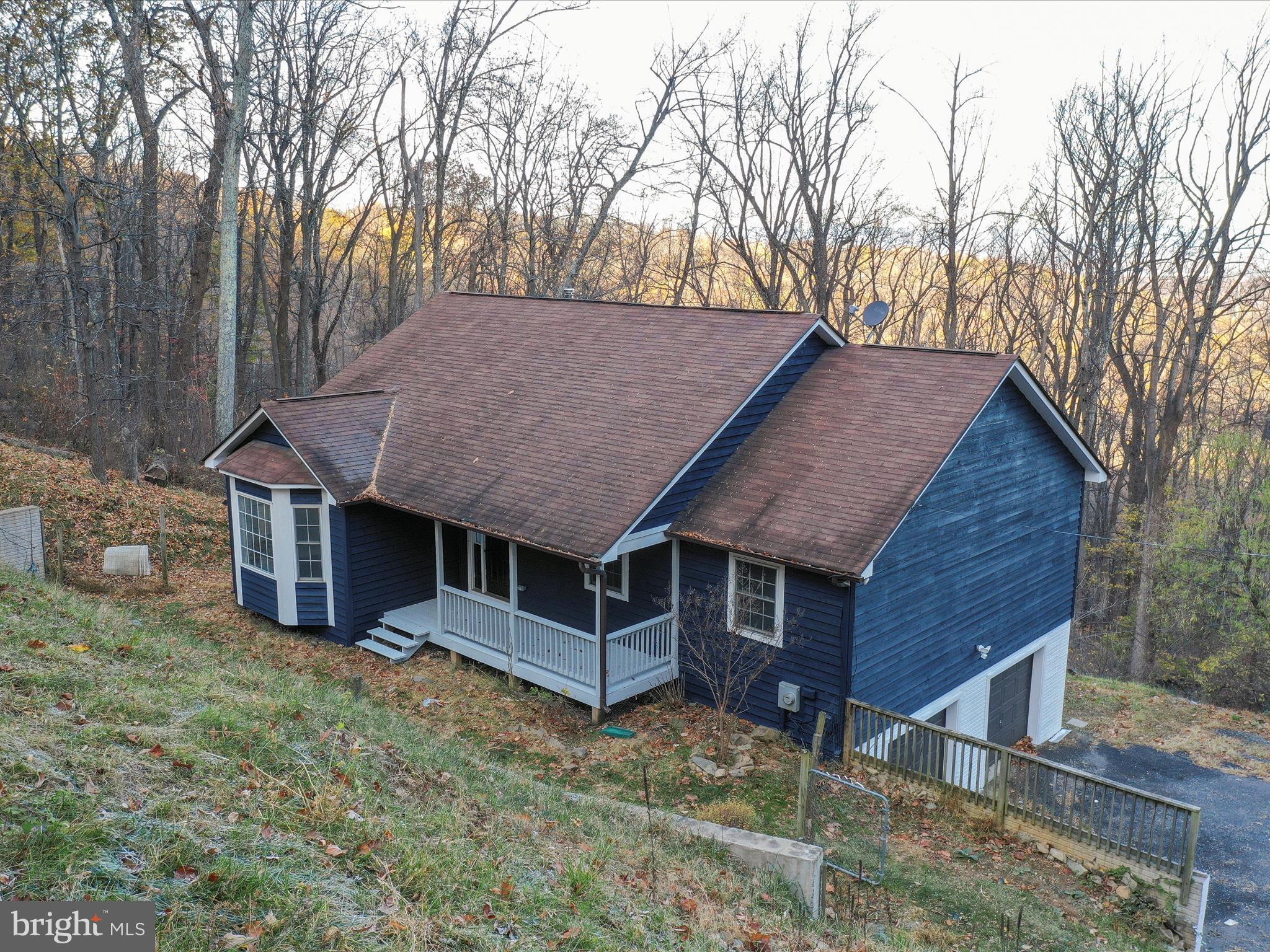 689 WINDY WAY