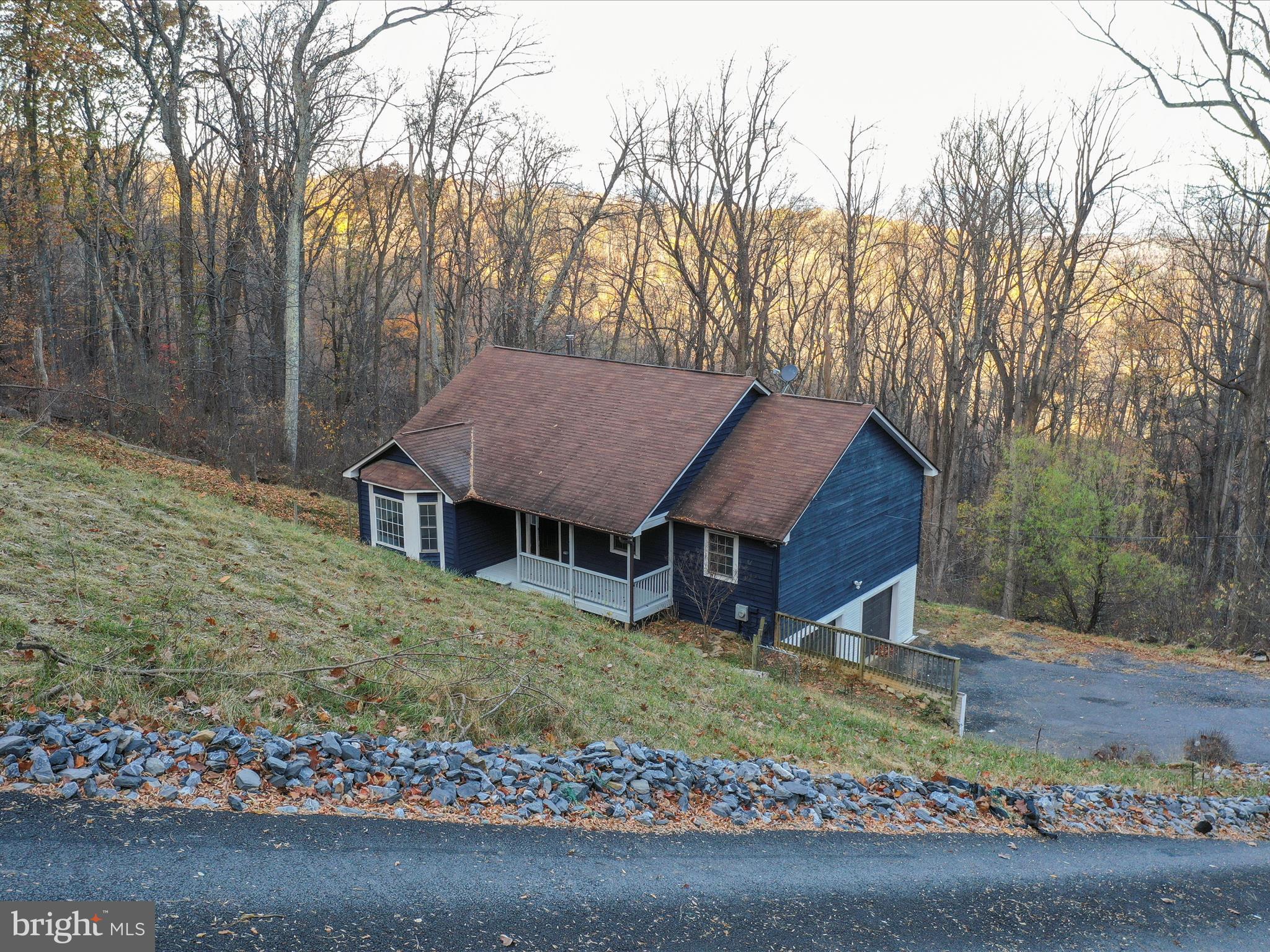 689 WINDY WAY
