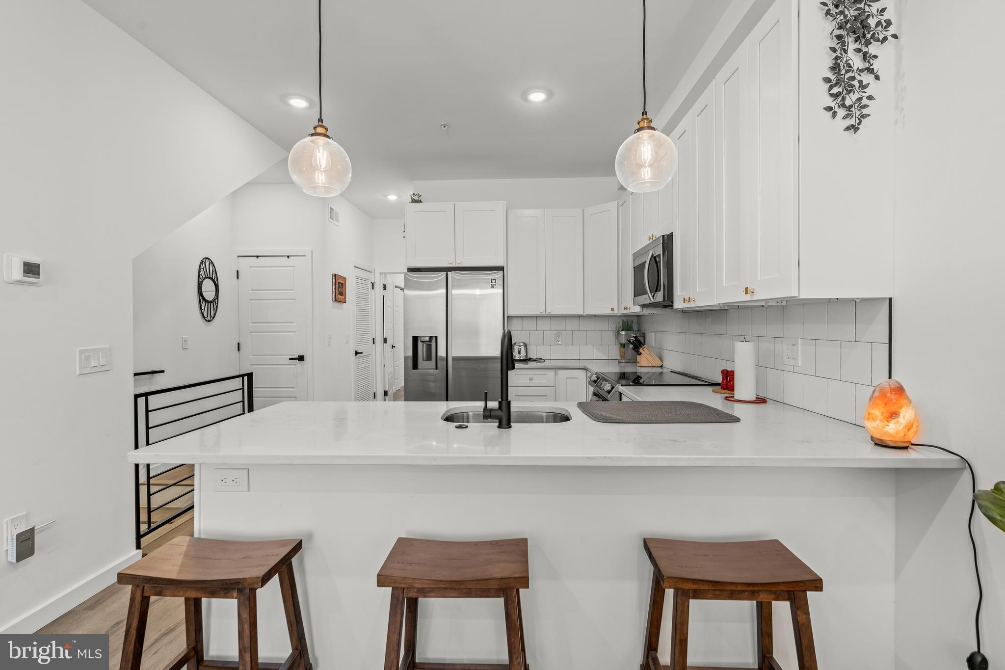 POINT BREEZE - Commercial Sale