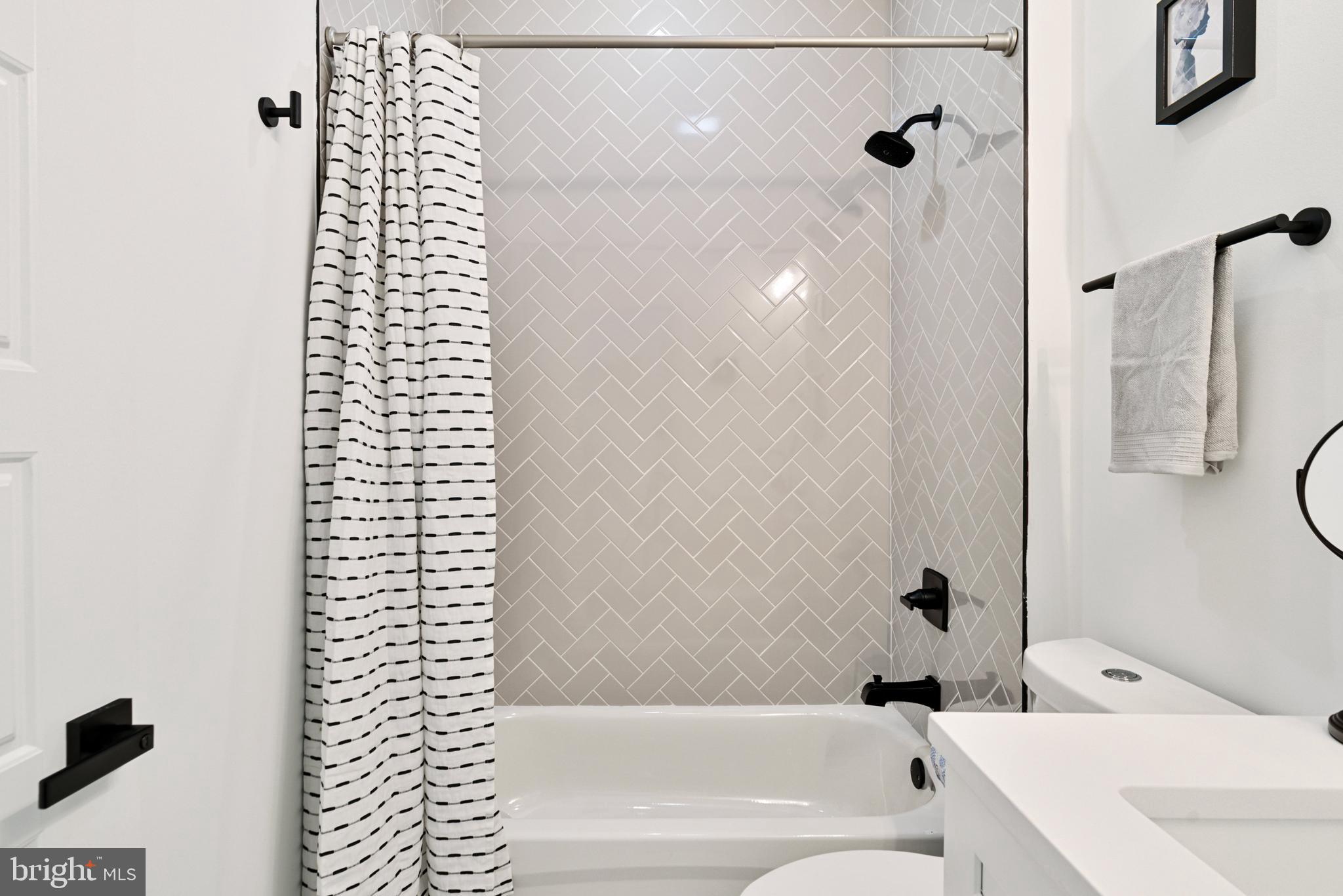 POINT BREEZE - Commercial Sale