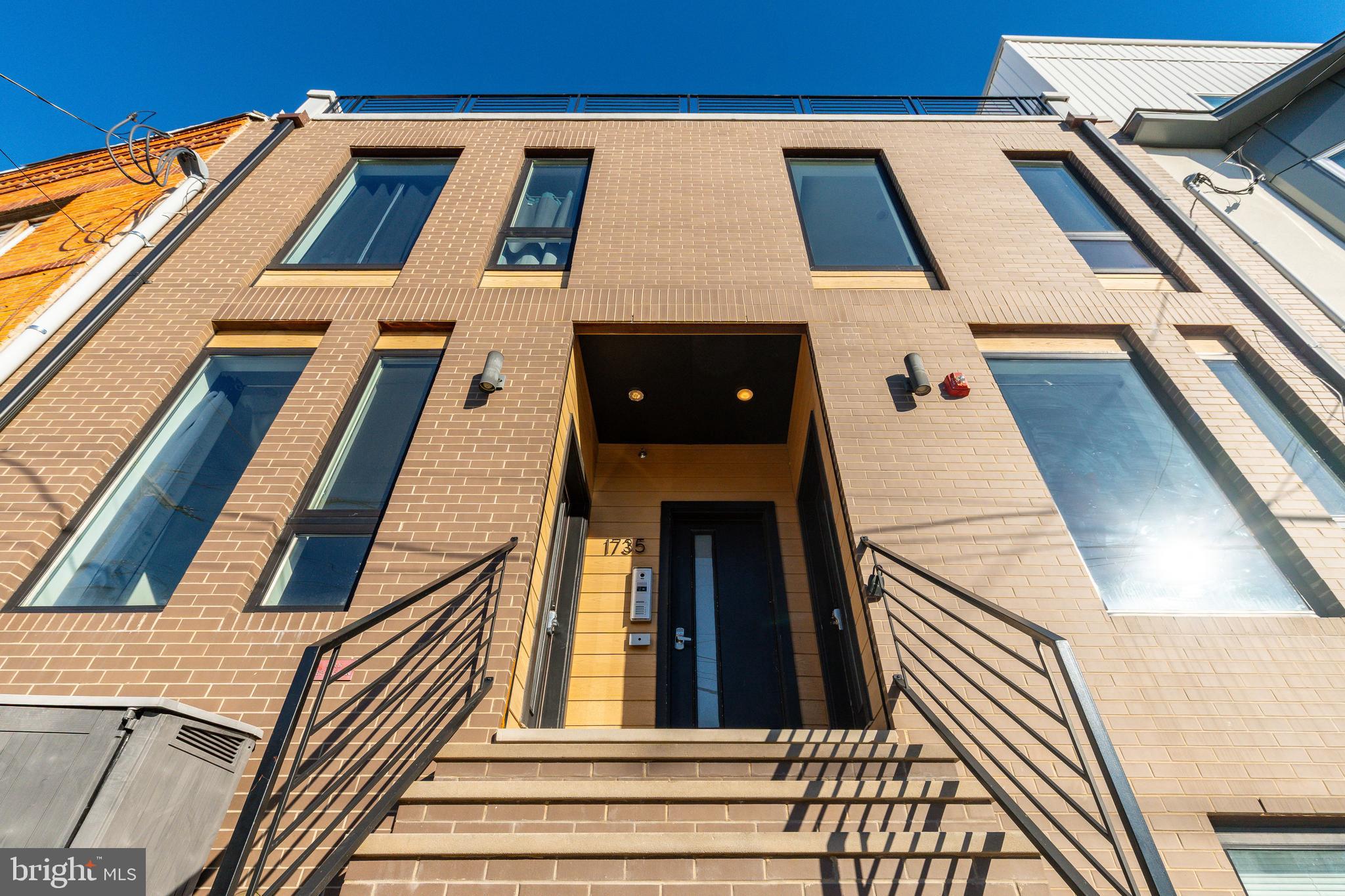 POINT BREEZE - Commercial Sale