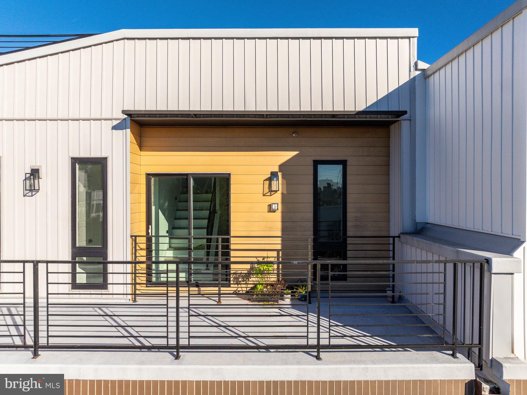 POINT BREEZE - Commercial Sale