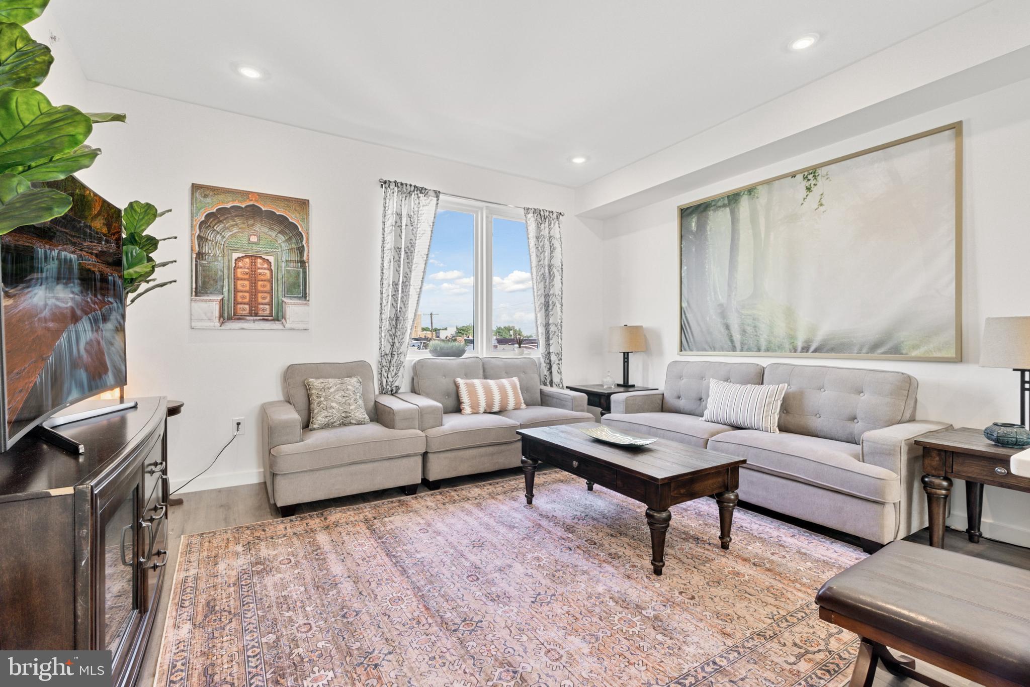 POINT BREEZE - Commercial Sale