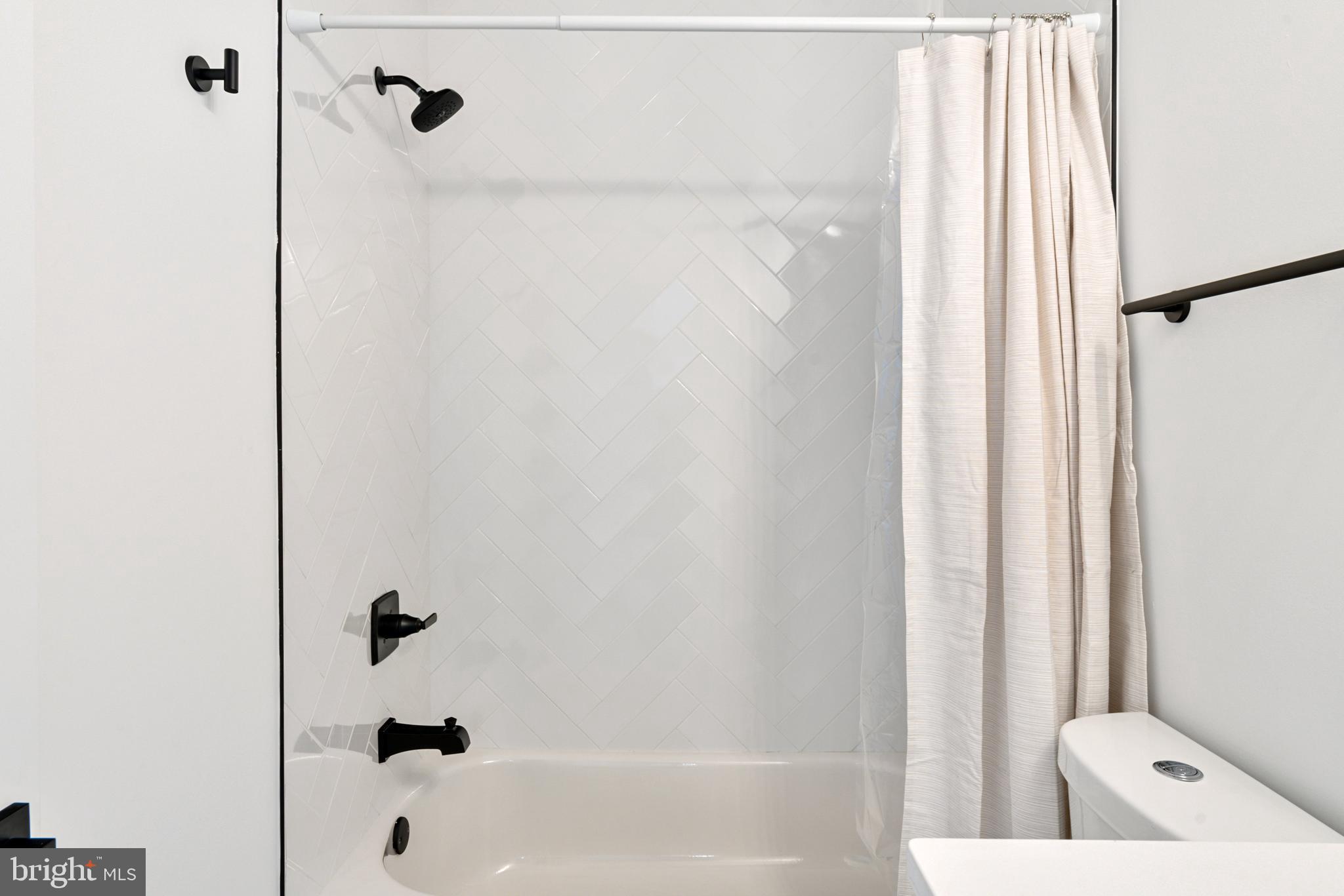 POINT BREEZE - Commercial Sale