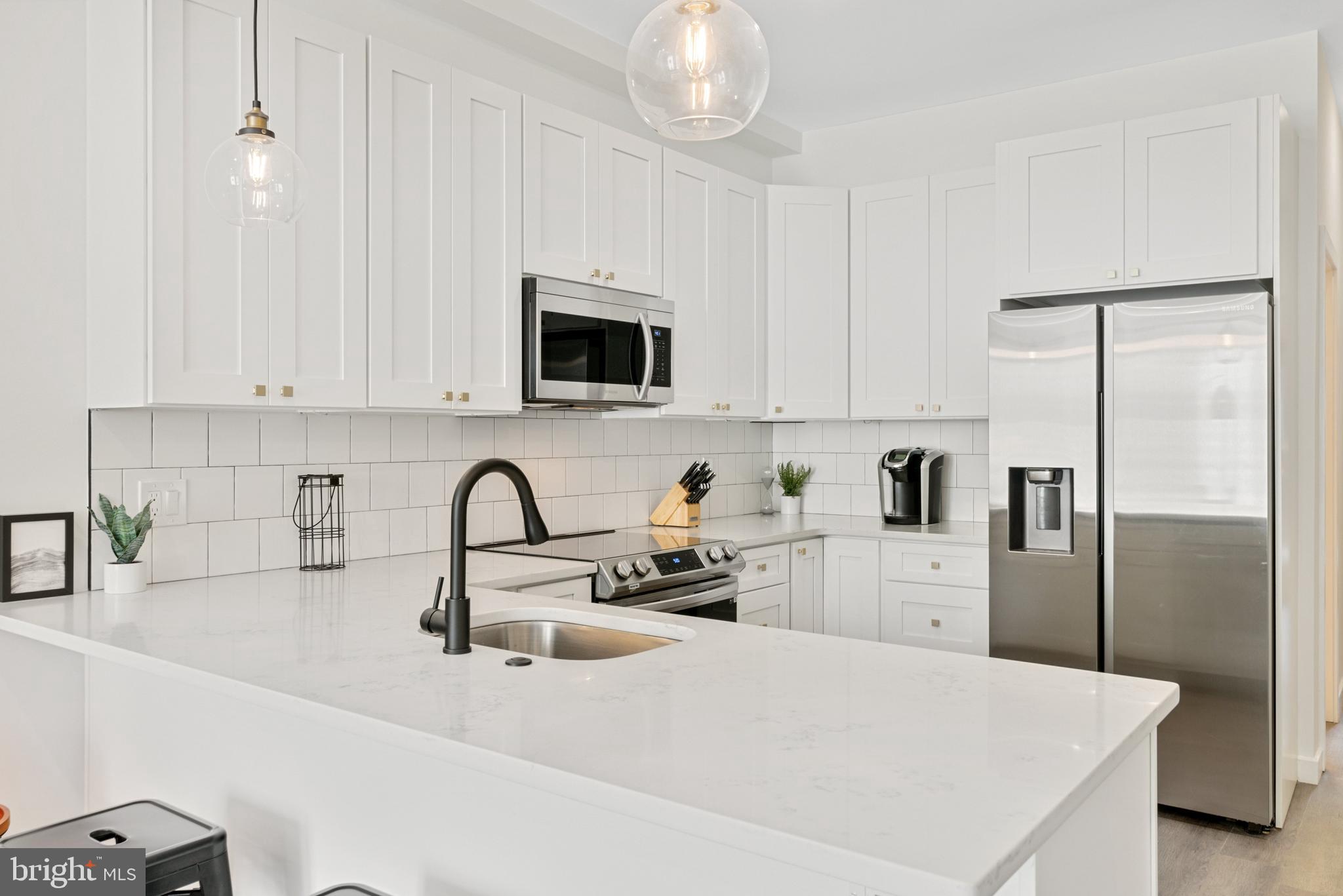 POINT BREEZE - Commercial Sale