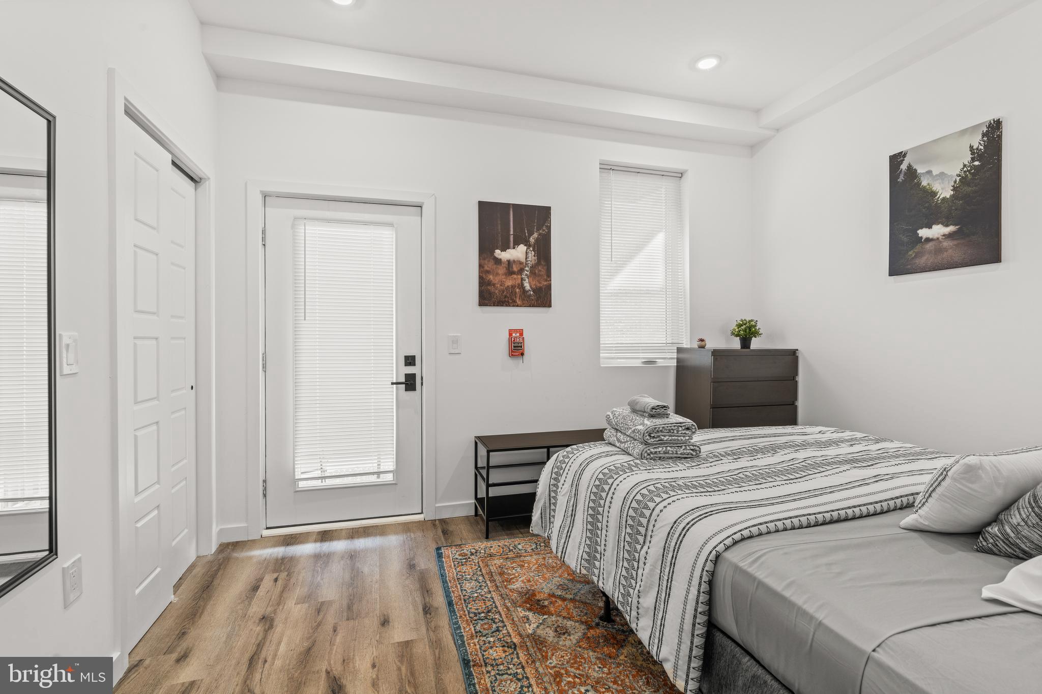 POINT BREEZE - Commercial Sale