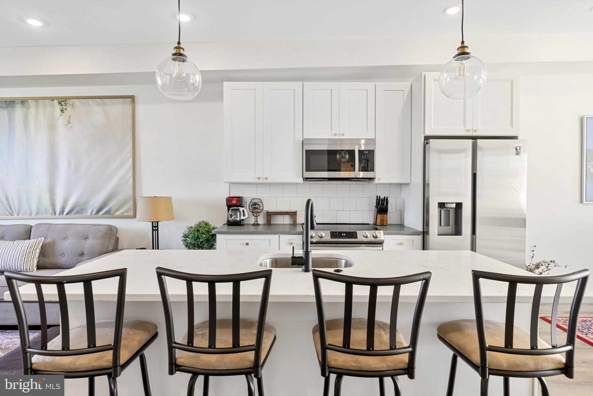 POINT BREEZE - Commercial Sale