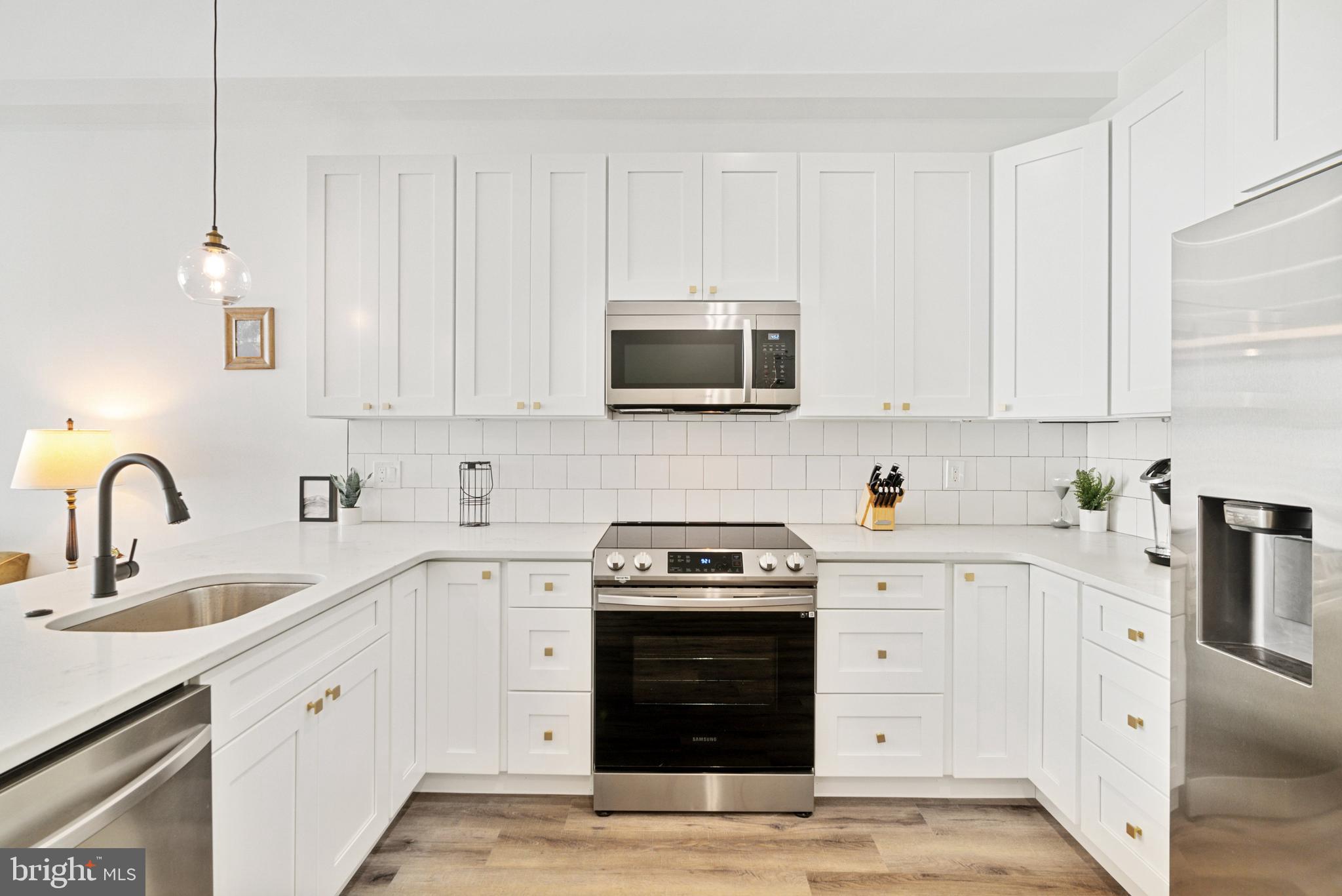 POINT BREEZE - Commercial Sale