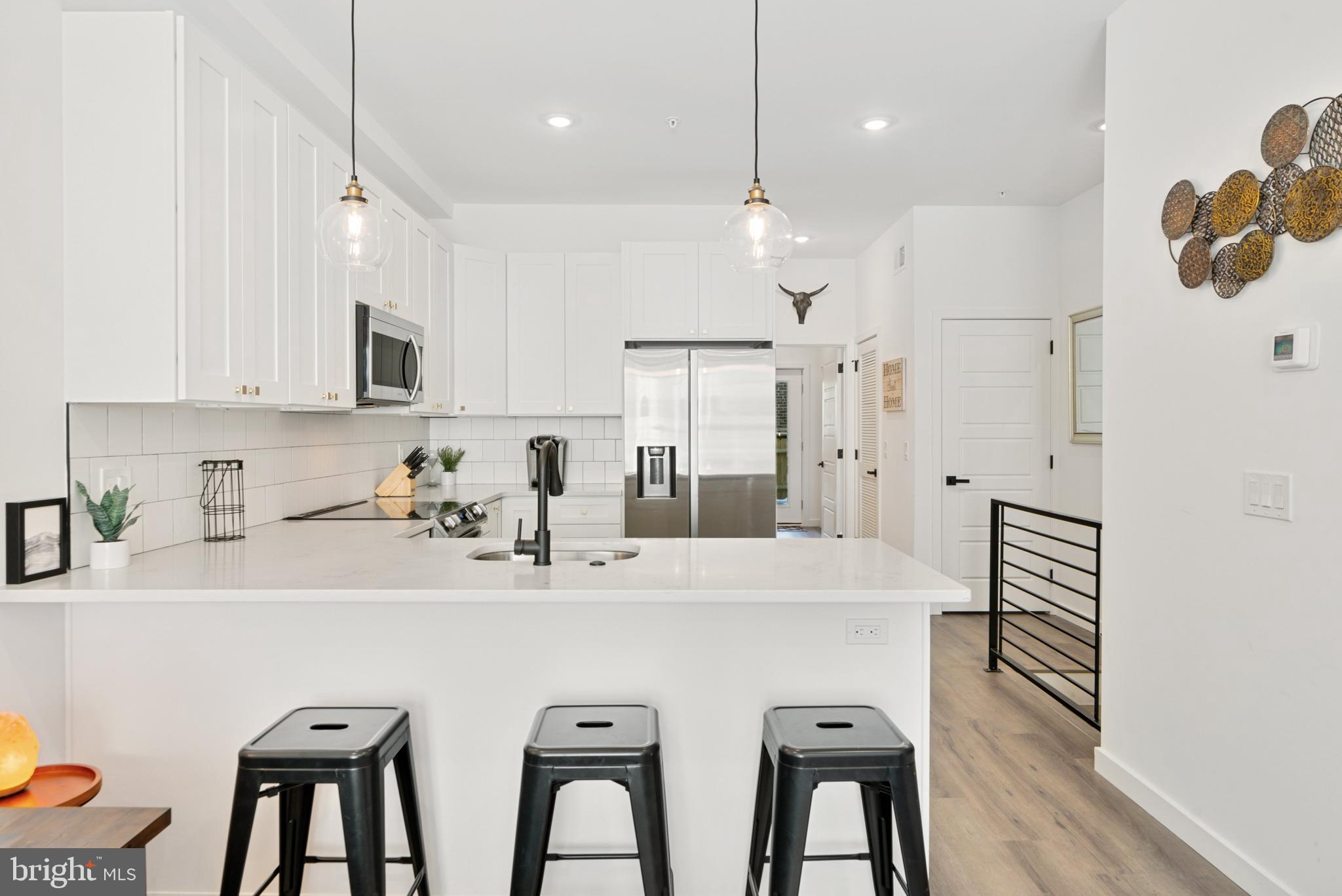 POINT BREEZE - Commercial Sale