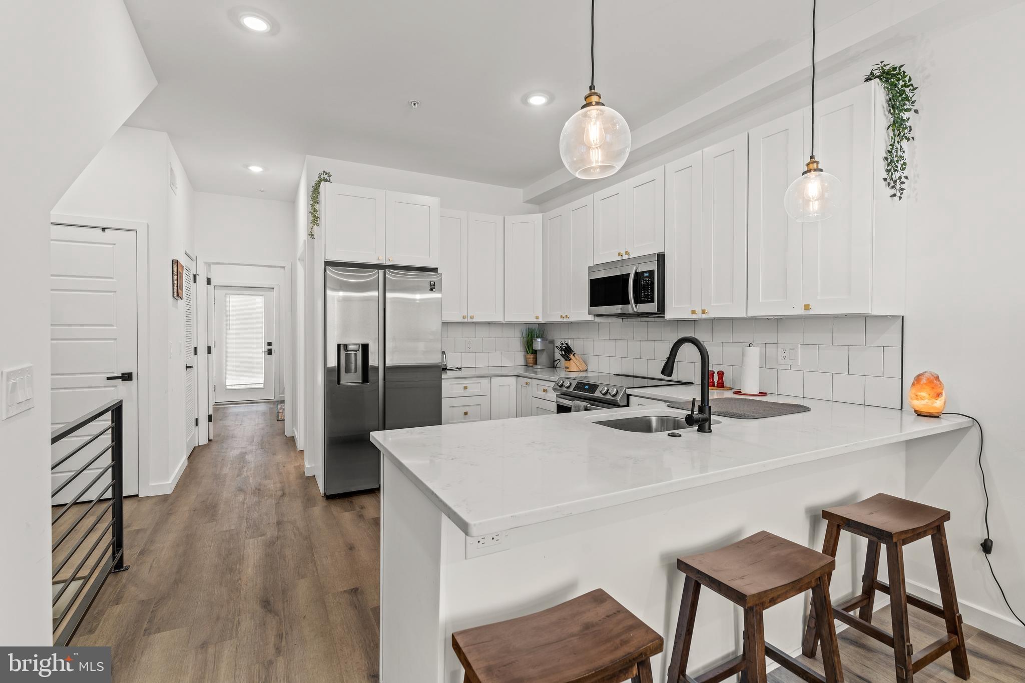 POINT BREEZE - Commercial Sale