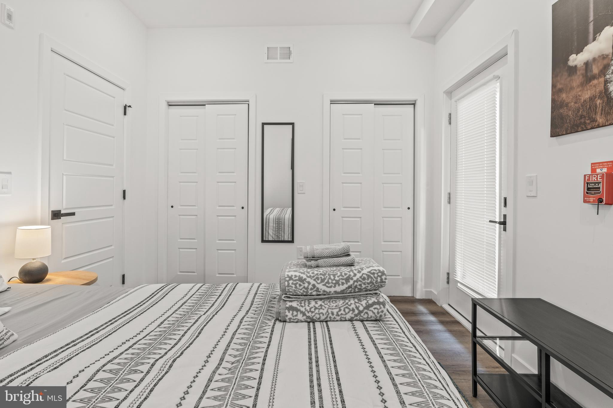 POINT BREEZE - Commercial Sale