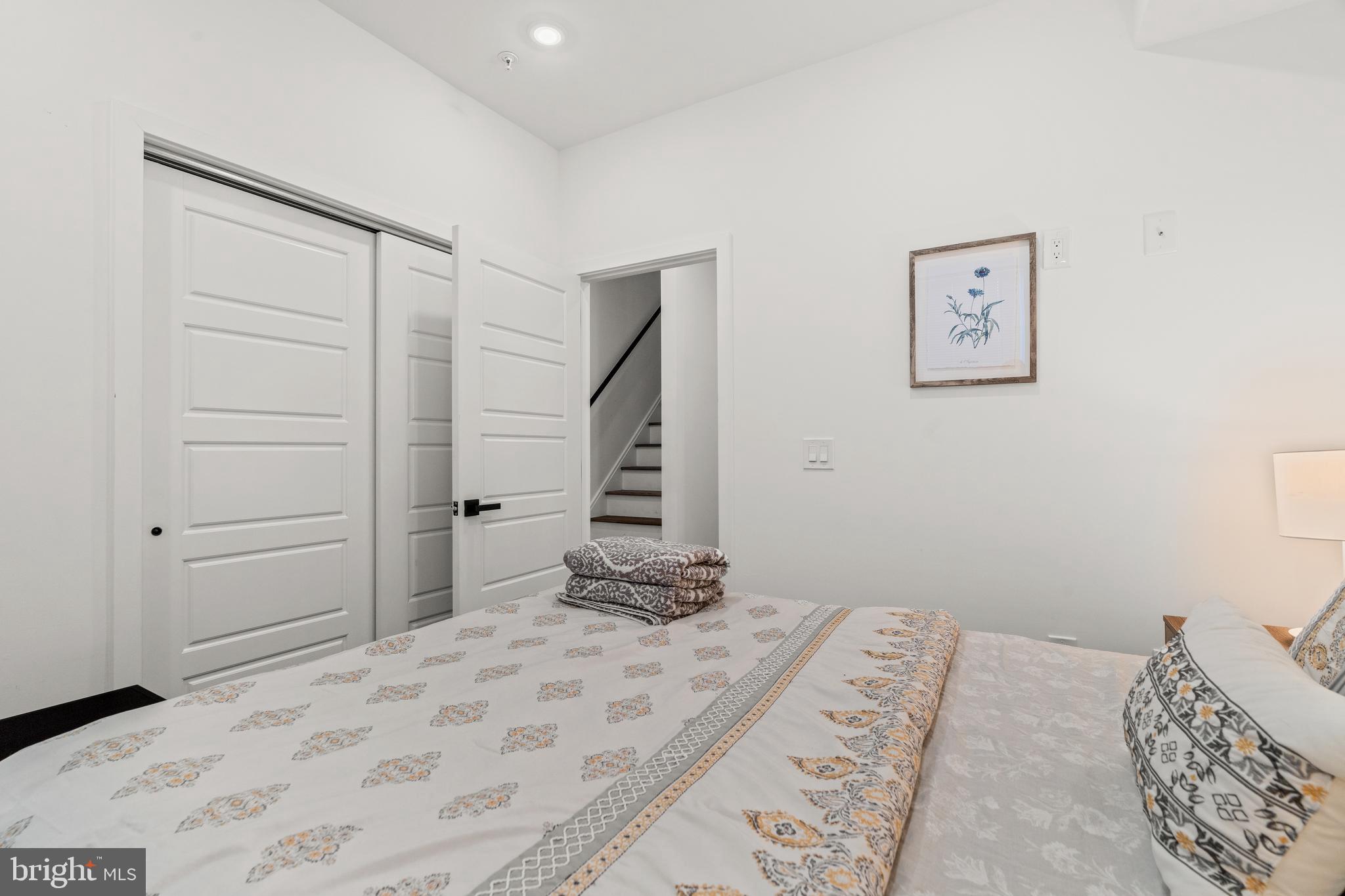 POINT BREEZE - Commercial Sale