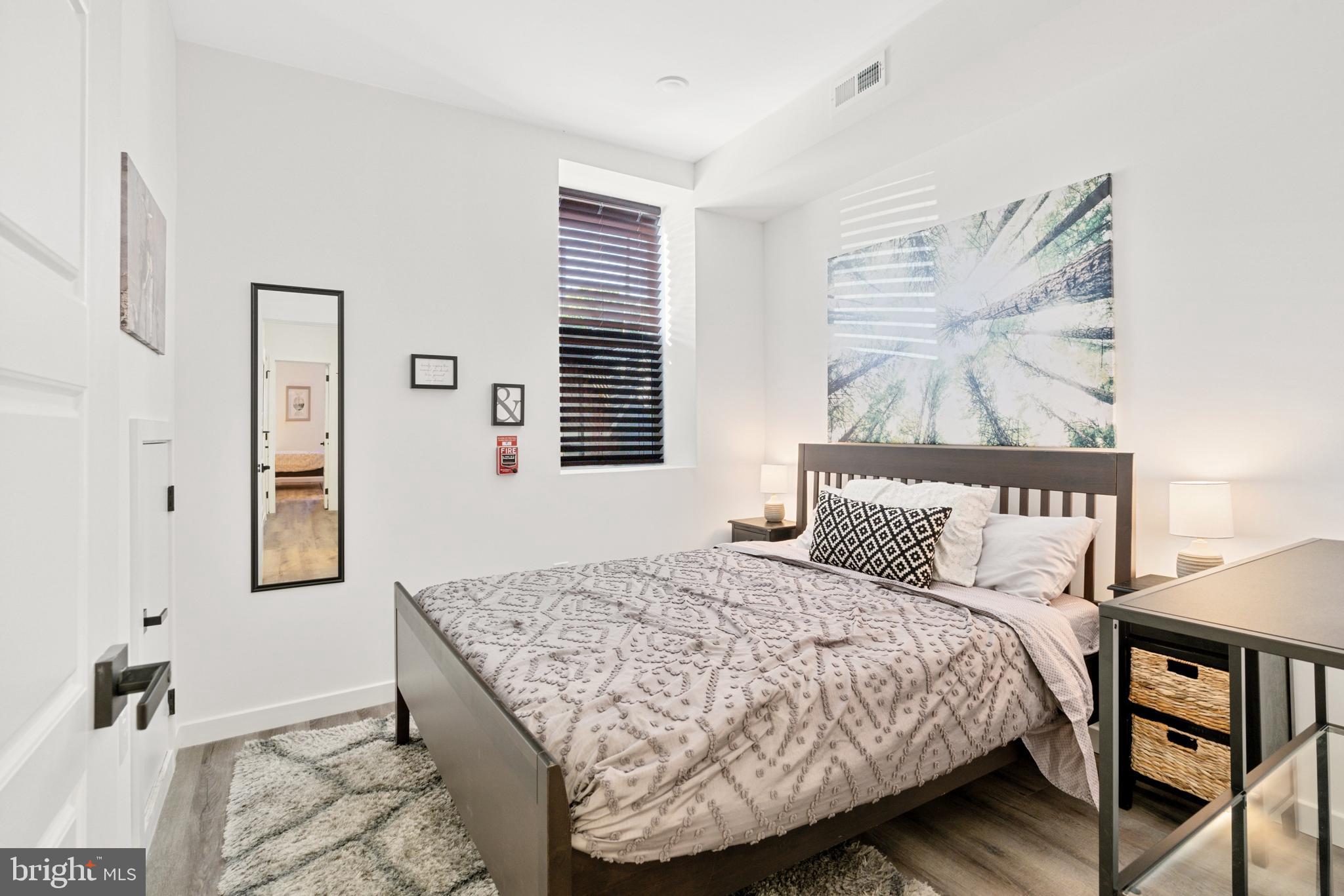 POINT BREEZE - Commercial Sale