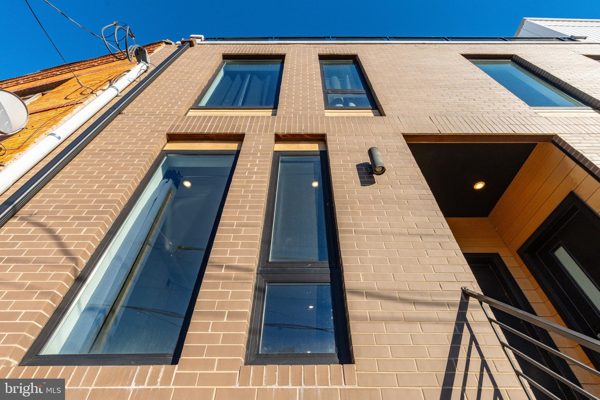 POINT BREEZE - Commercial Sale