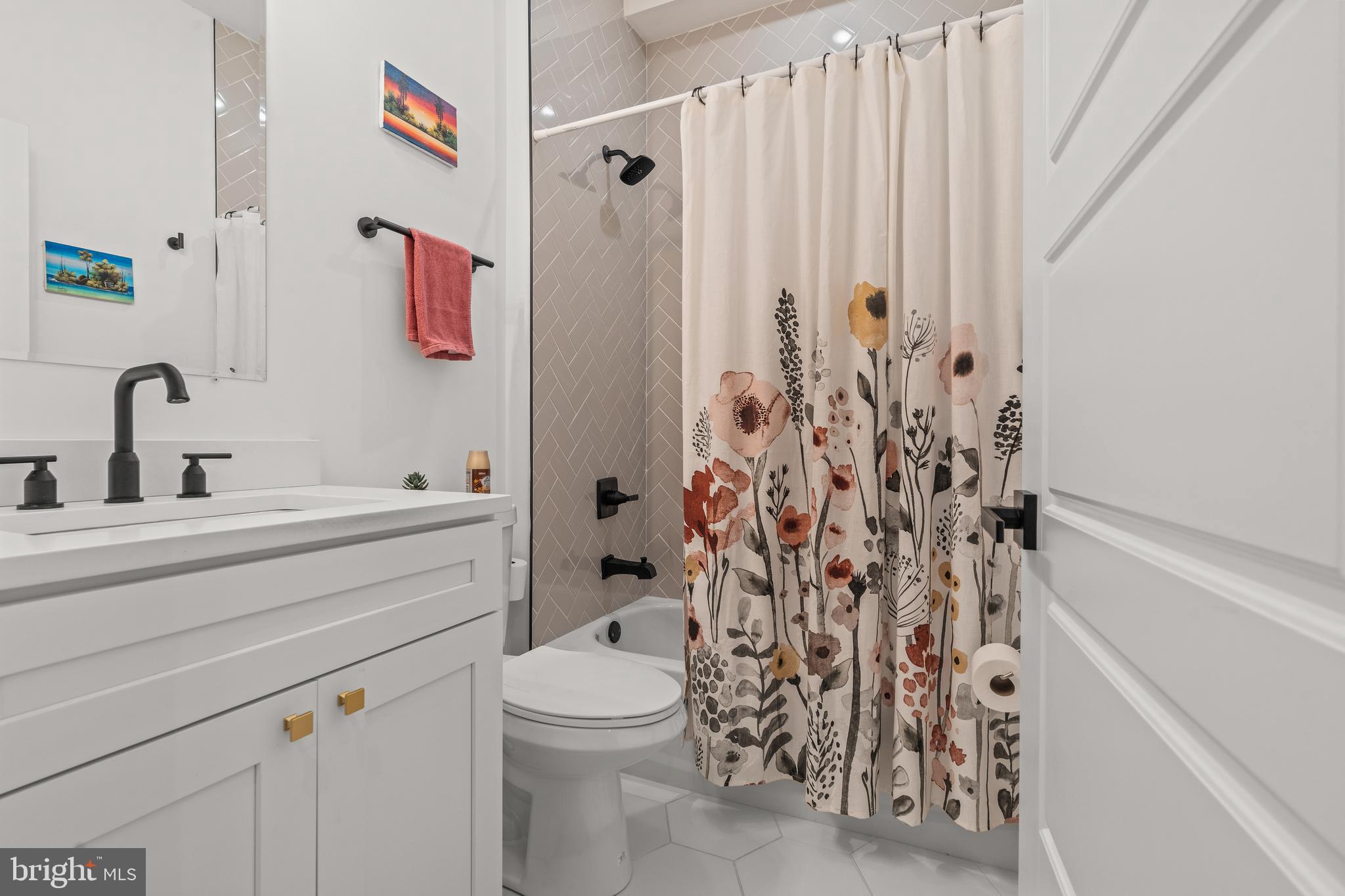 POINT BREEZE - Commercial Sale