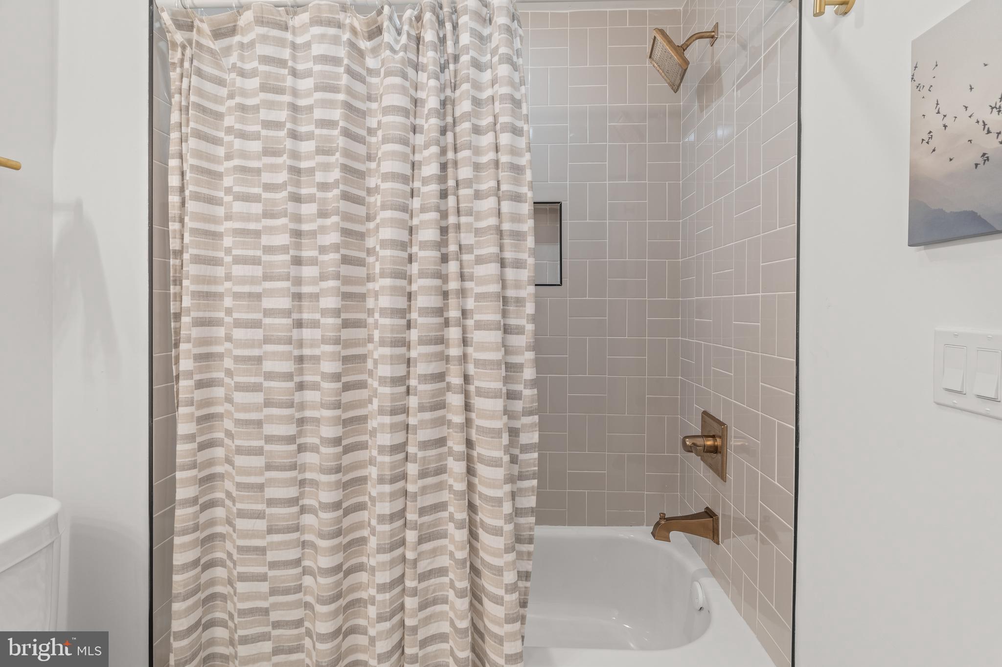 POINT BREEZE - Commercial Sale