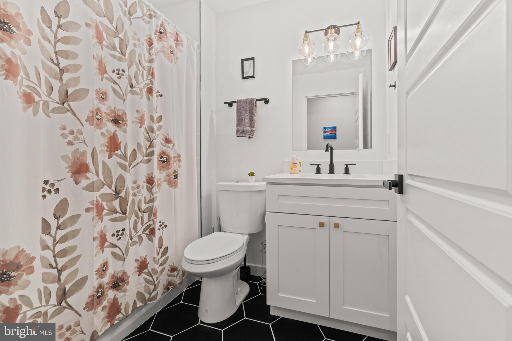 POINT BREEZE - Commercial Sale