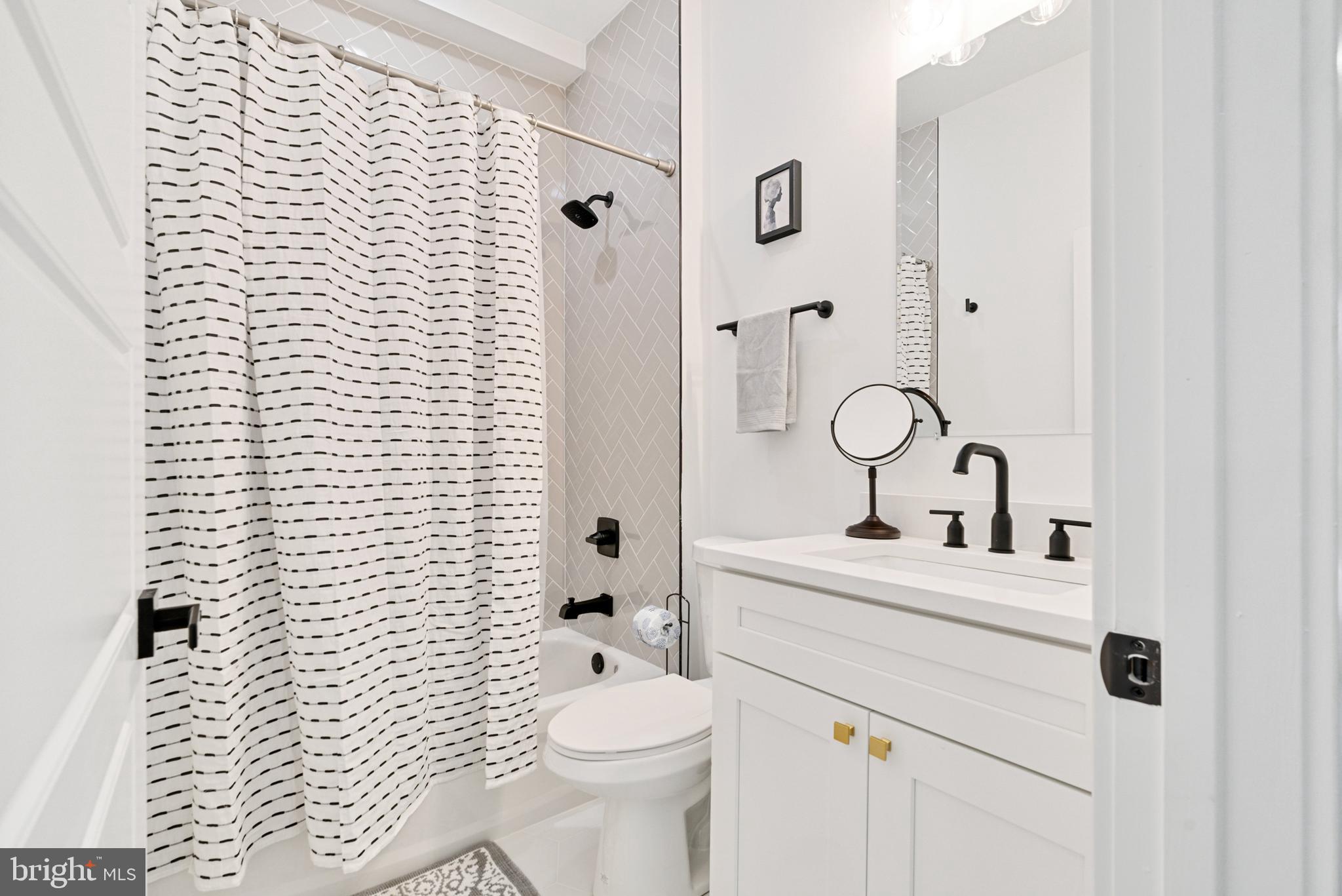 POINT BREEZE - Commercial Sale