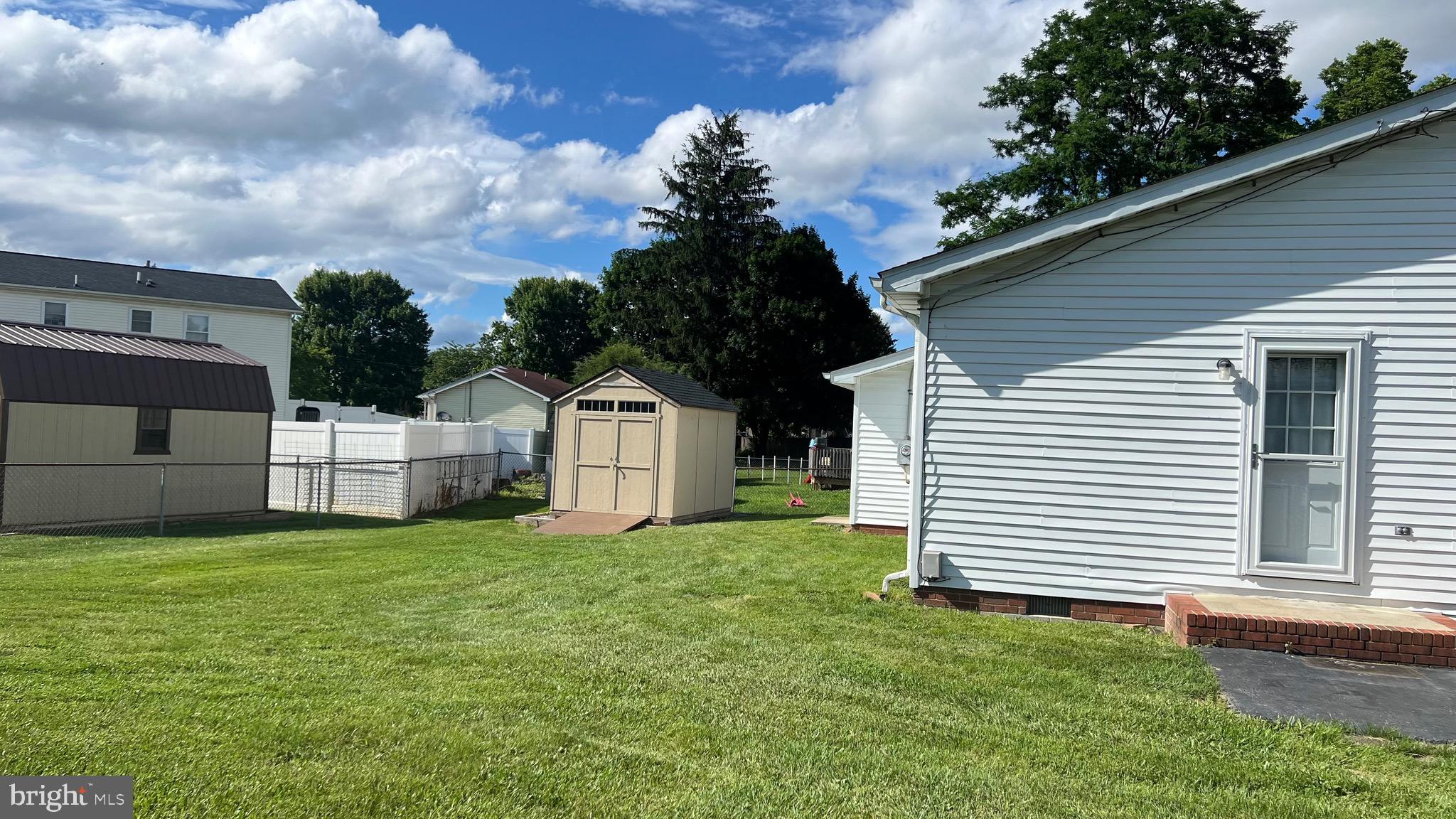 PIKEVIEW ACRES WEST - Residential Lease