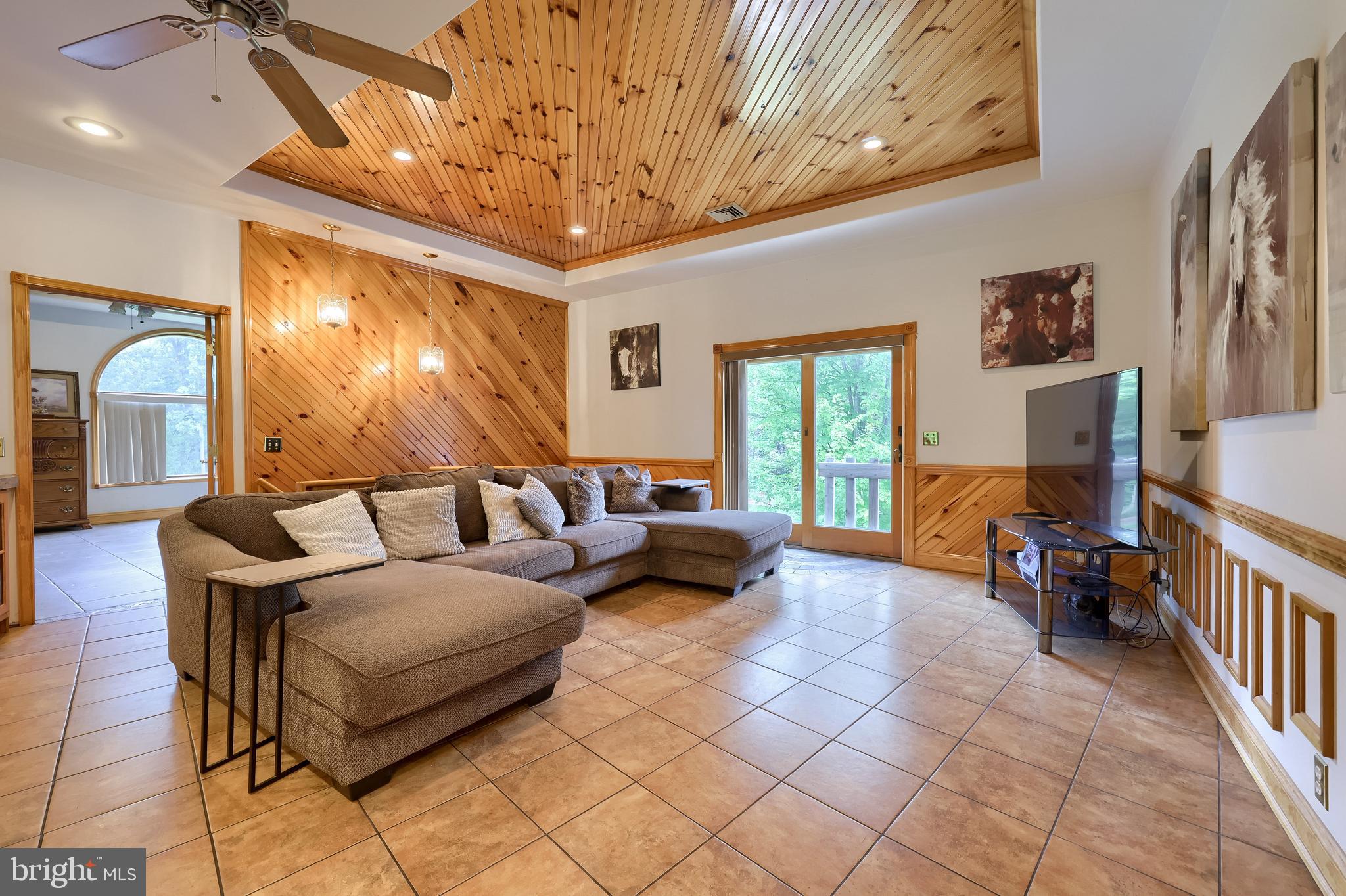 2287 LAUREL ROAD
