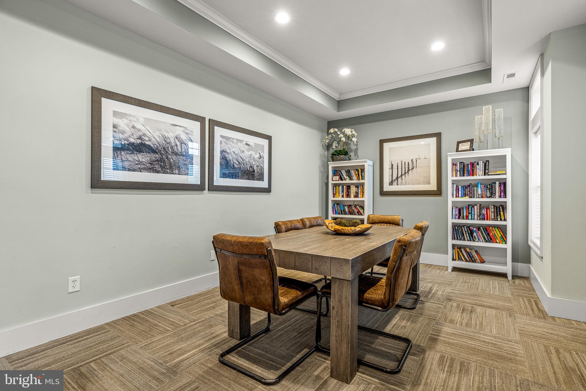 PELICAN POINT - Residential