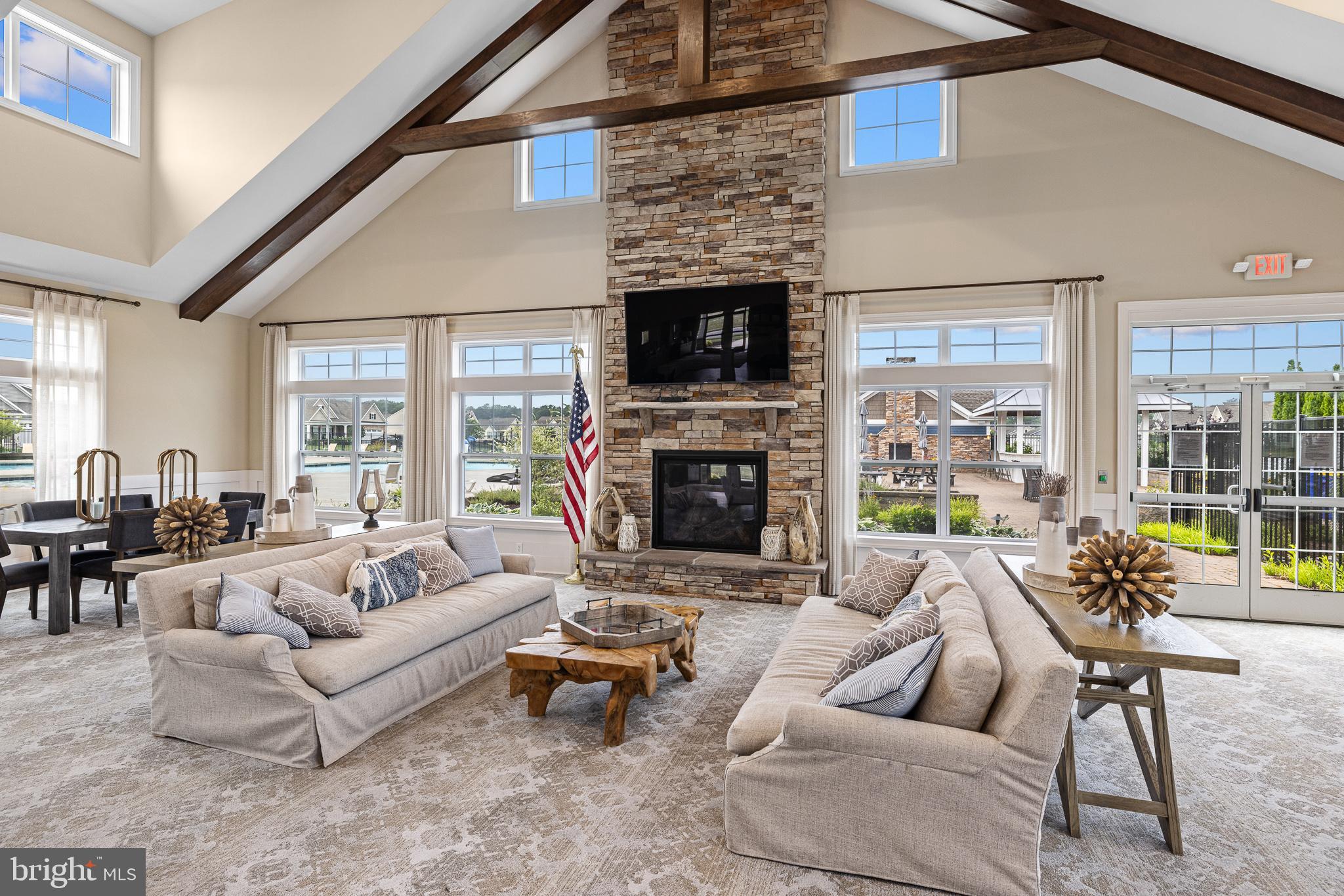 PELICAN POINT - Residential