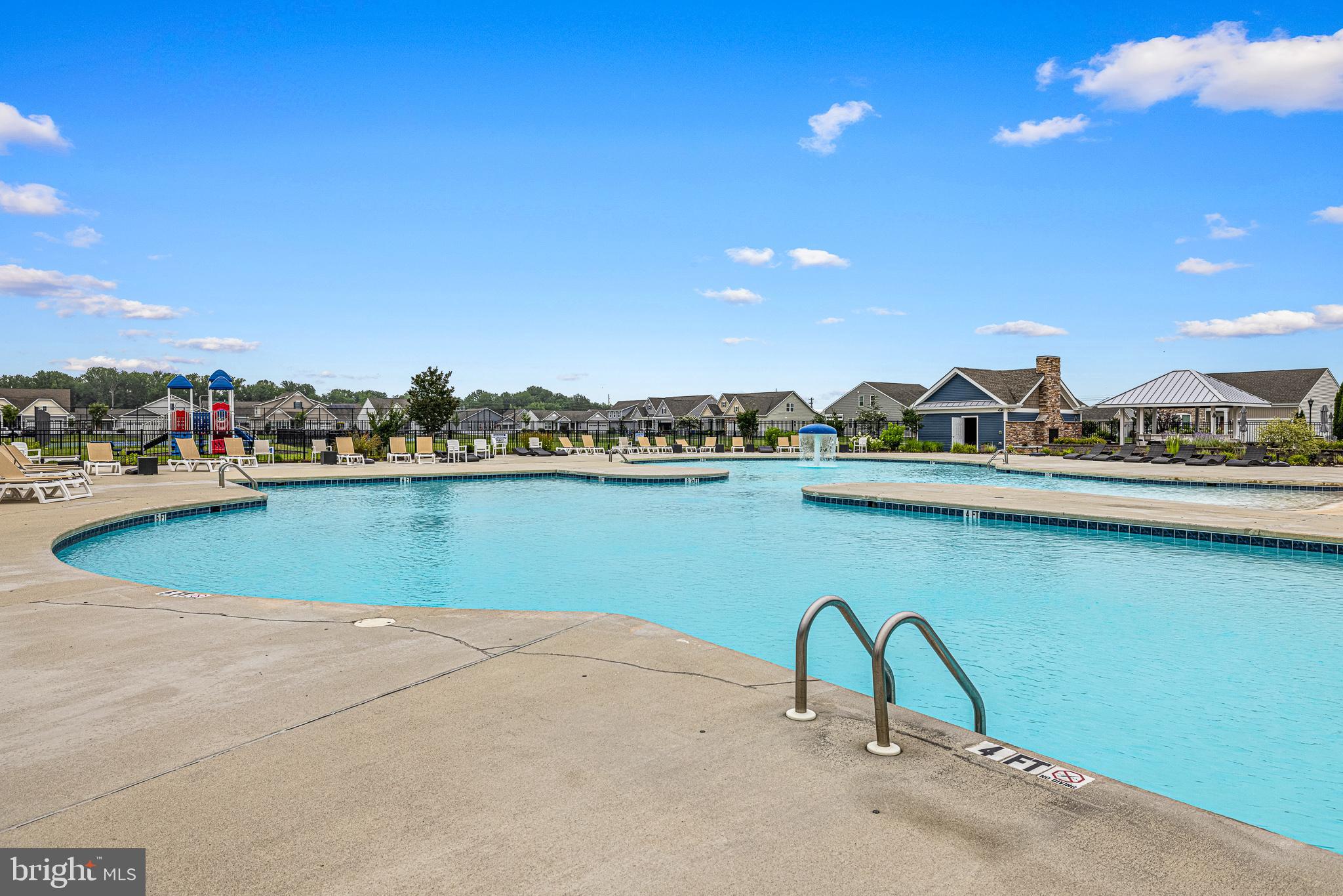 PELICAN POINT - Residential