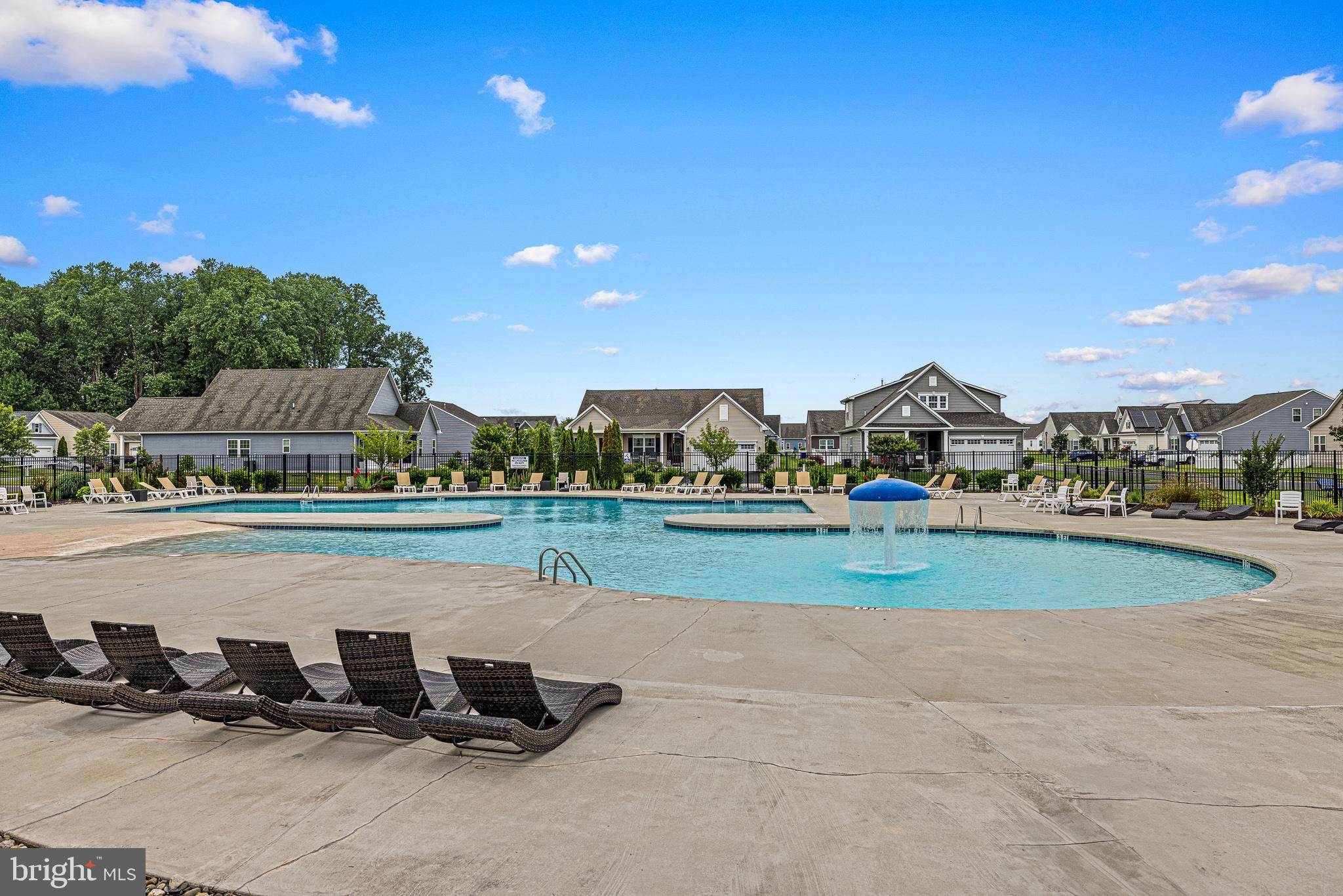 PELICAN POINT - Residential