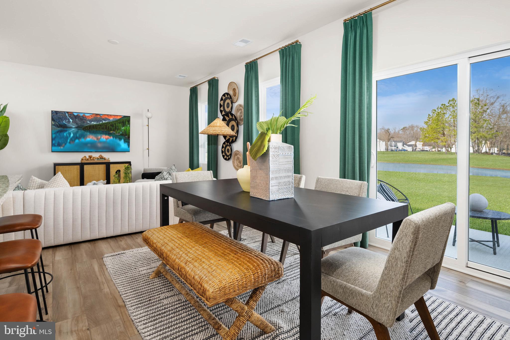 PELICAN POINT - Residential