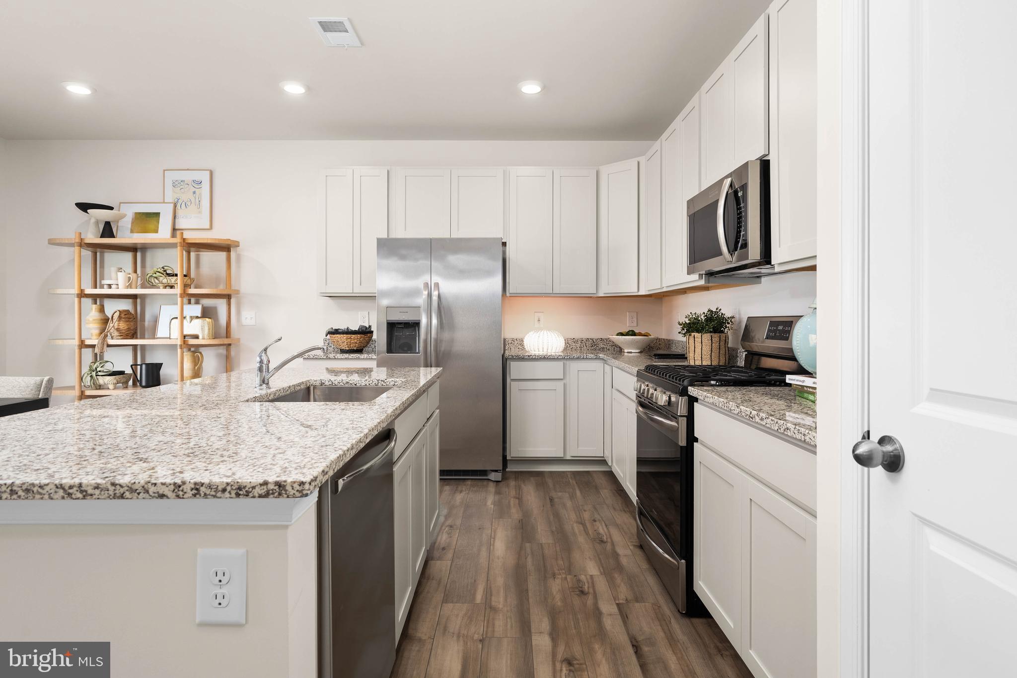 PELICAN POINT - Residential