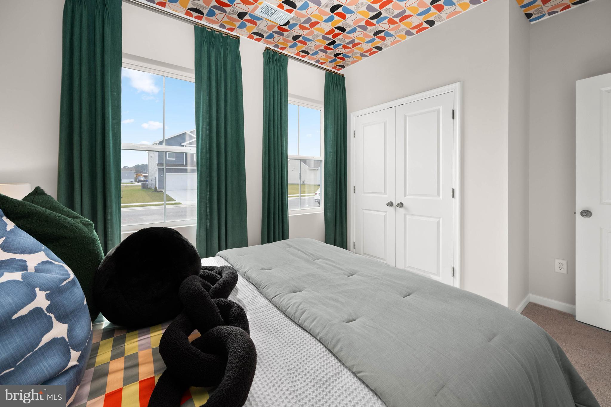 PELICAN POINT - Residential