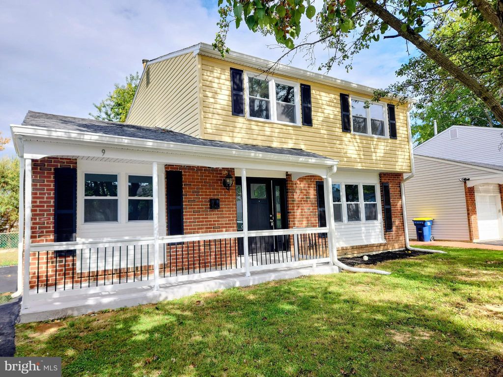 Photo of 9 Guenever Drive, NEW CASTLE, DE 19720 (MLS # DENC2091160)