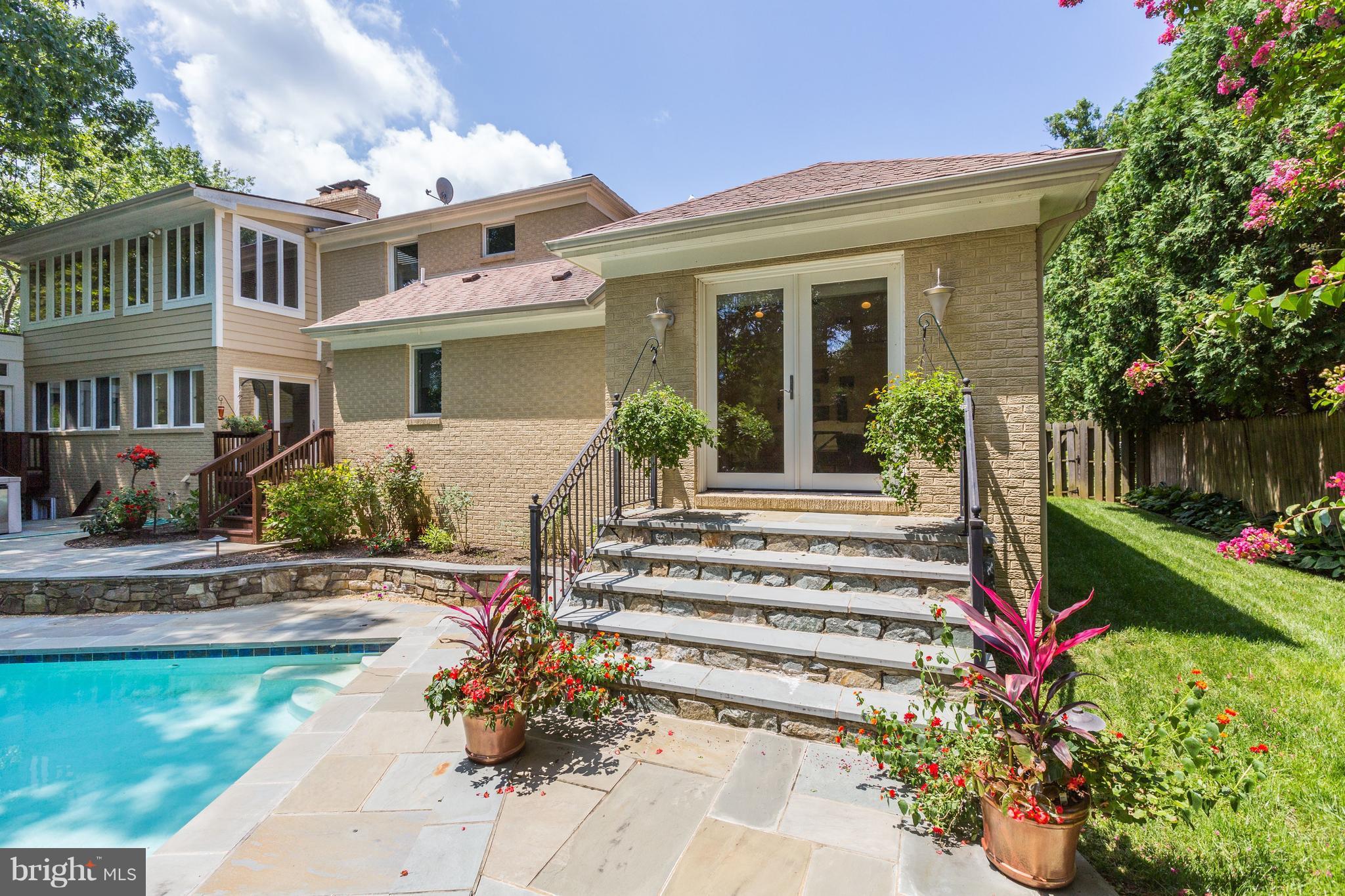 POTOMAC VILLAGE - Residential